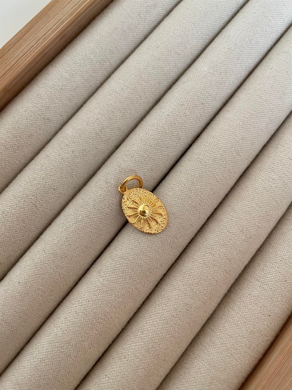 Güneş Detaylı Oval Kolye Ucu