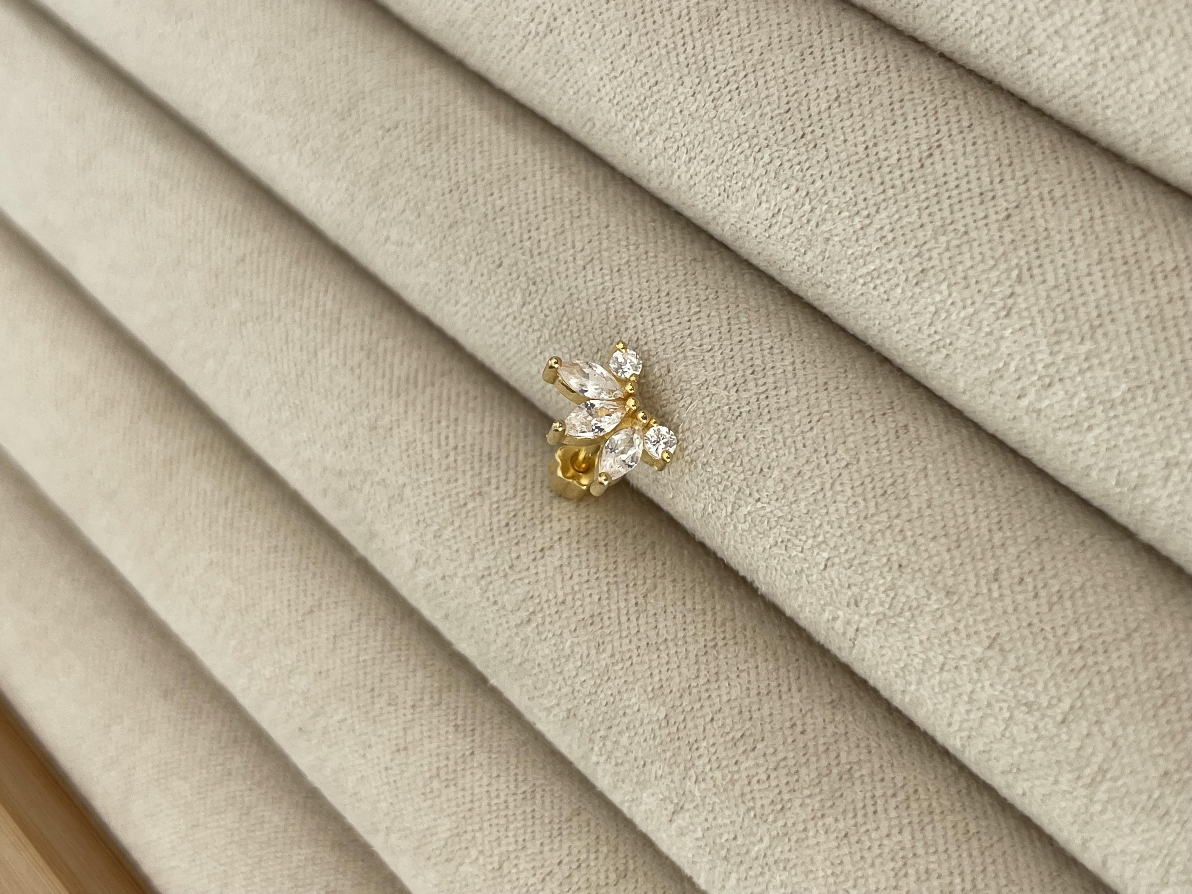 Kenarları Tektaşlı Lotus Piercing