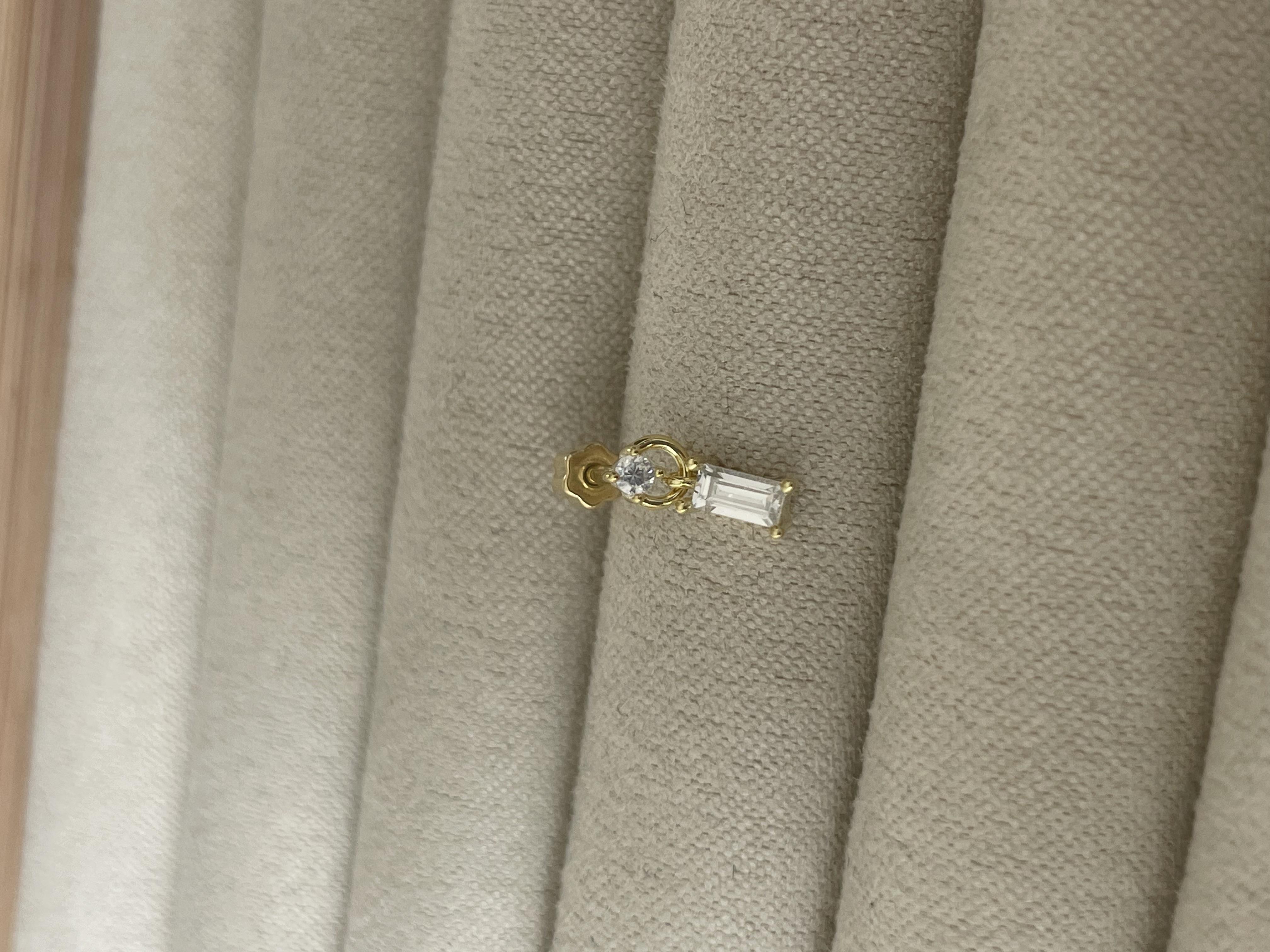 Sallantılı Dikdörtgen Taşlı Piercing