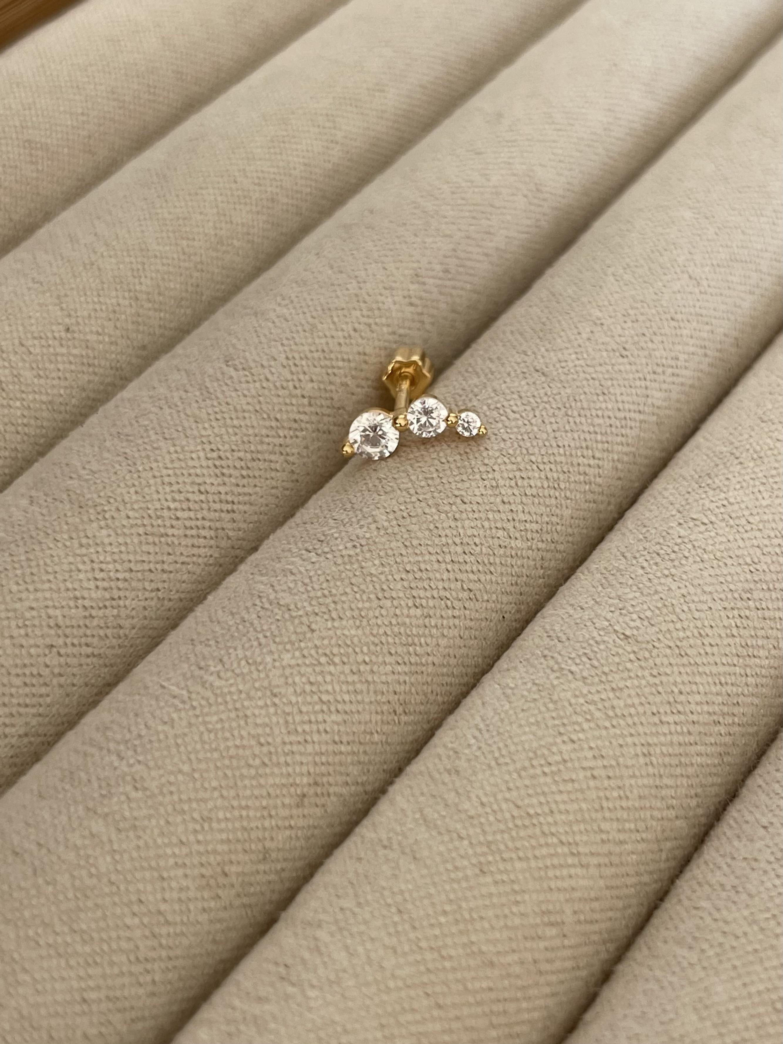 Sıralı Üç Taşlı Piercing
