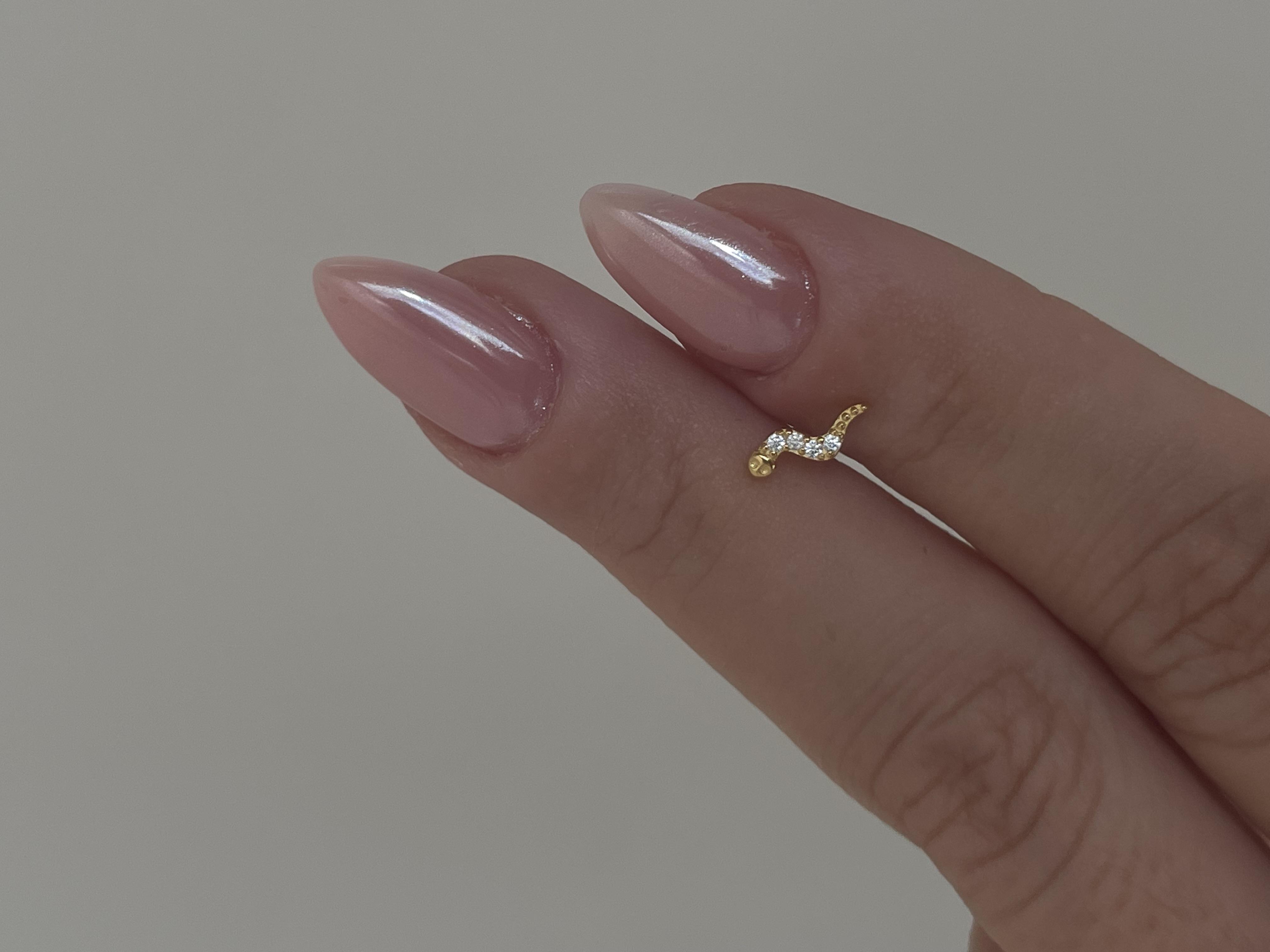 Taşlı Kıvrımlı Yılan Piercing
