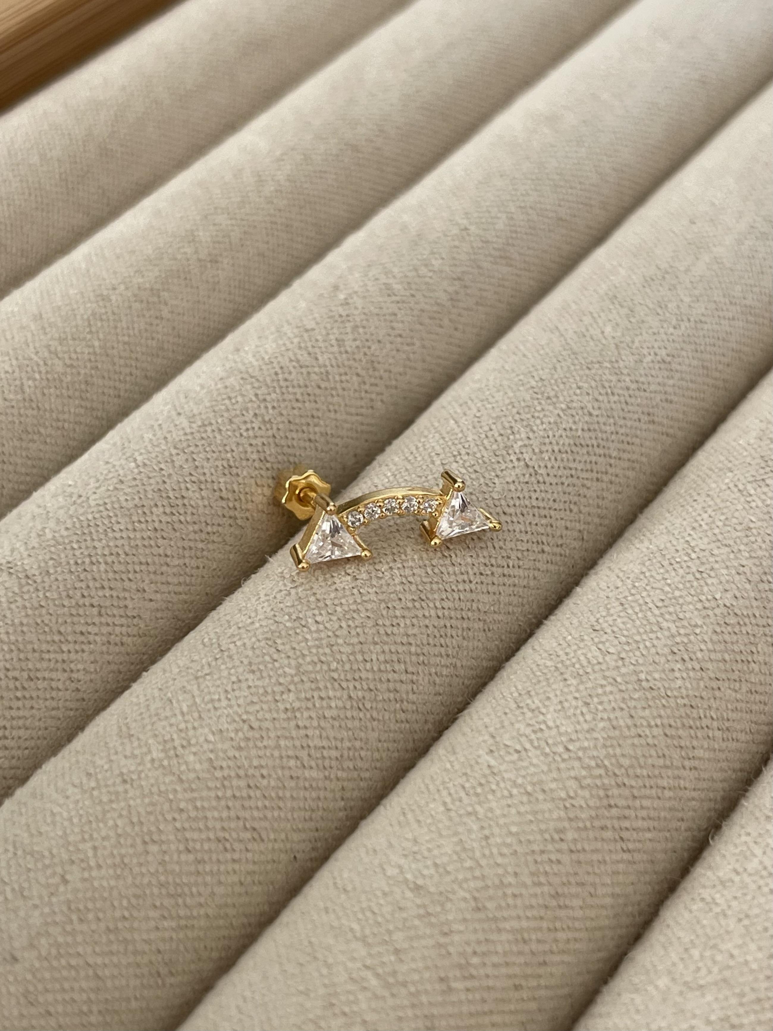 Üçgen Detaylı Piercing