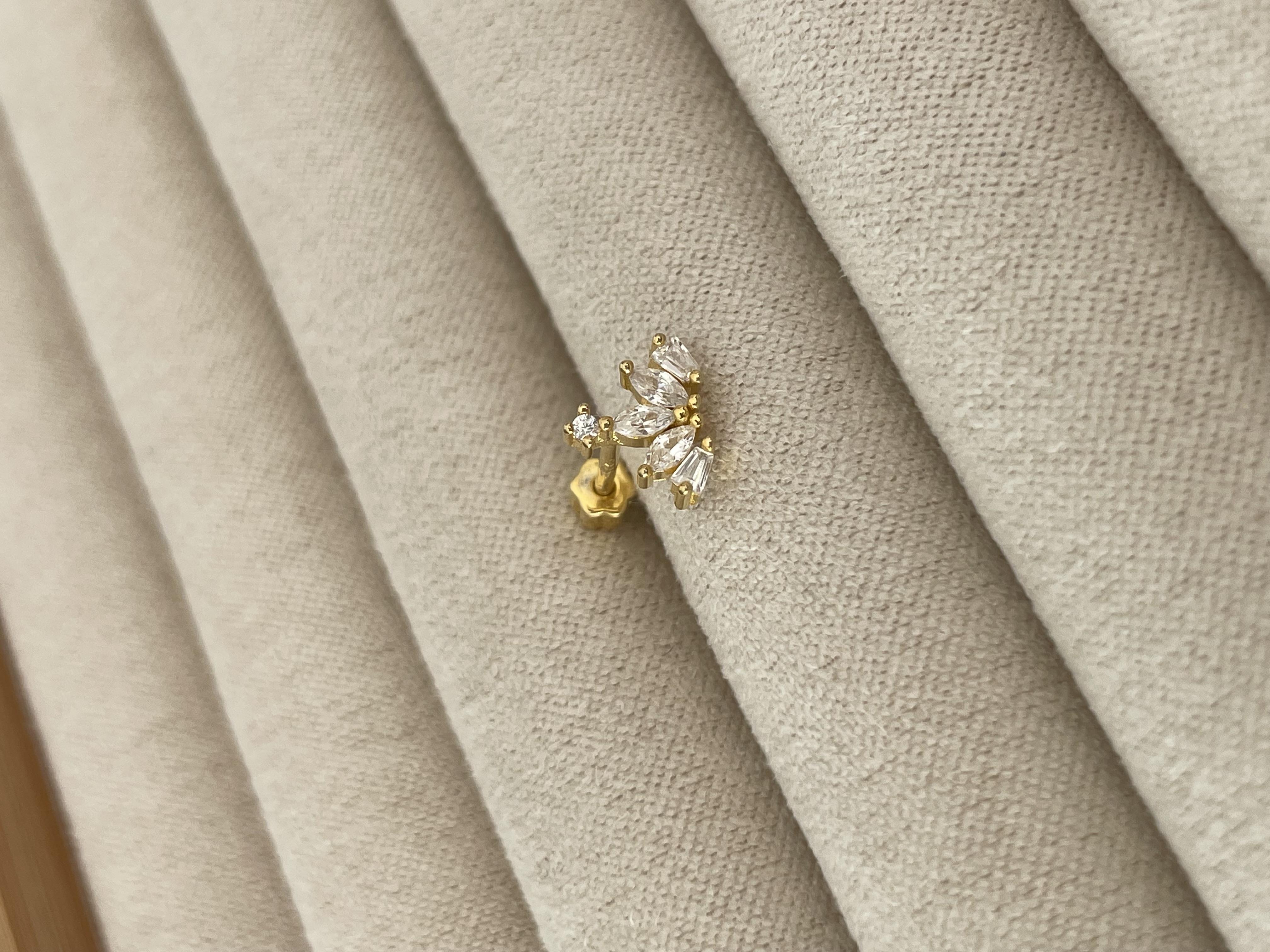 Üzeri Tek Taşlı Lotus Piercing