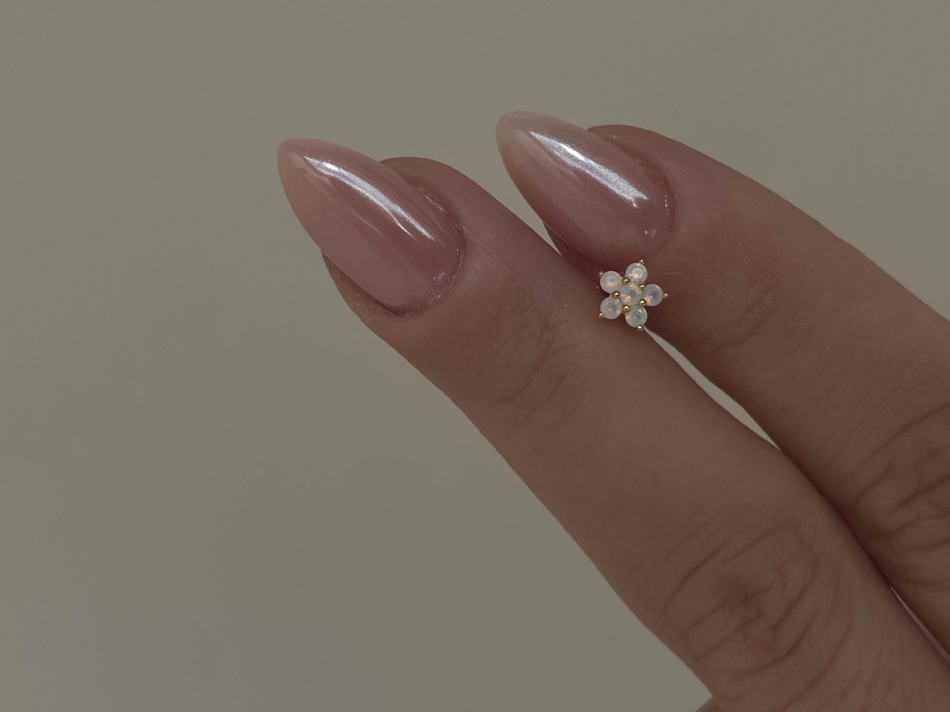 Ay Taşlı Çiçek Piercing