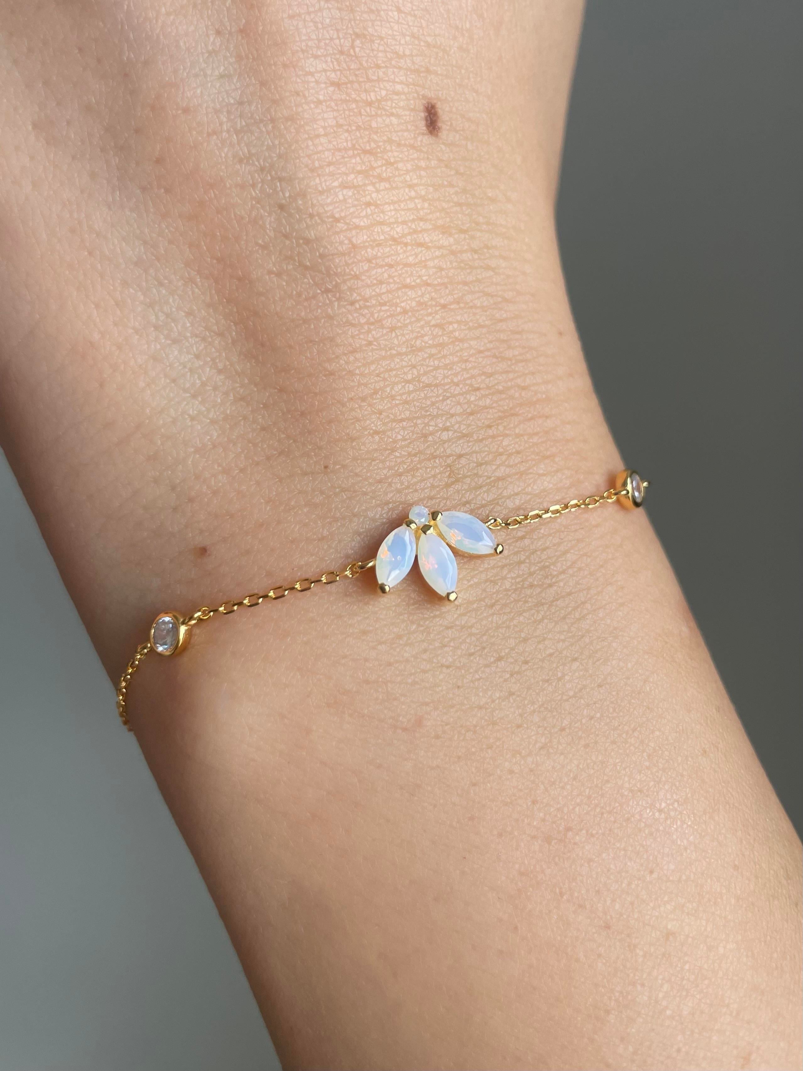 Kenarları Taşlı Lotus Bileklik