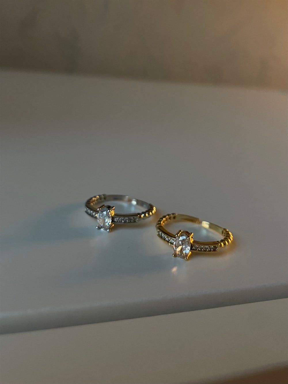Kenarları Taşlı Oval Yüzük