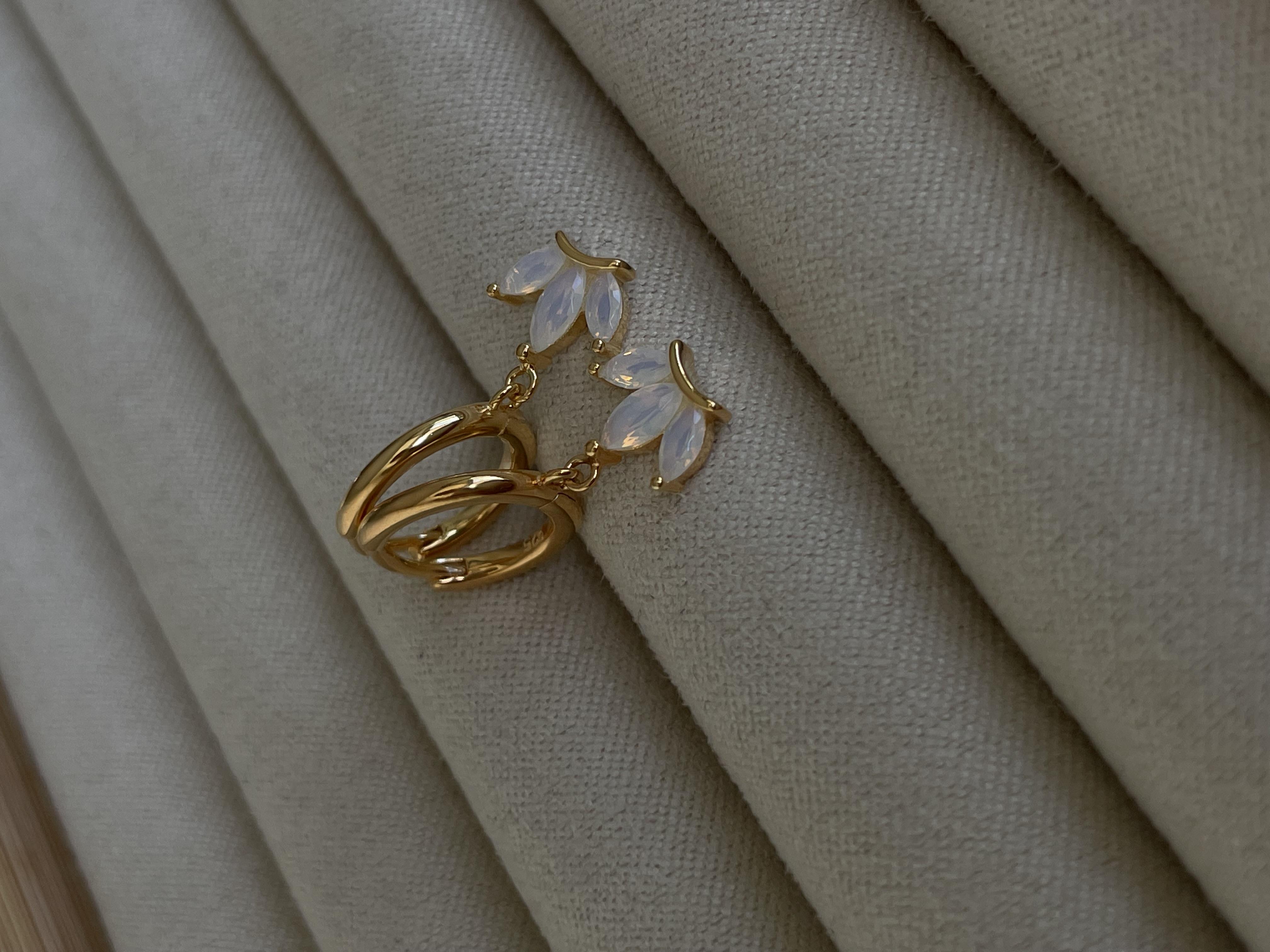 Lotus Detaylı Halka Küpe