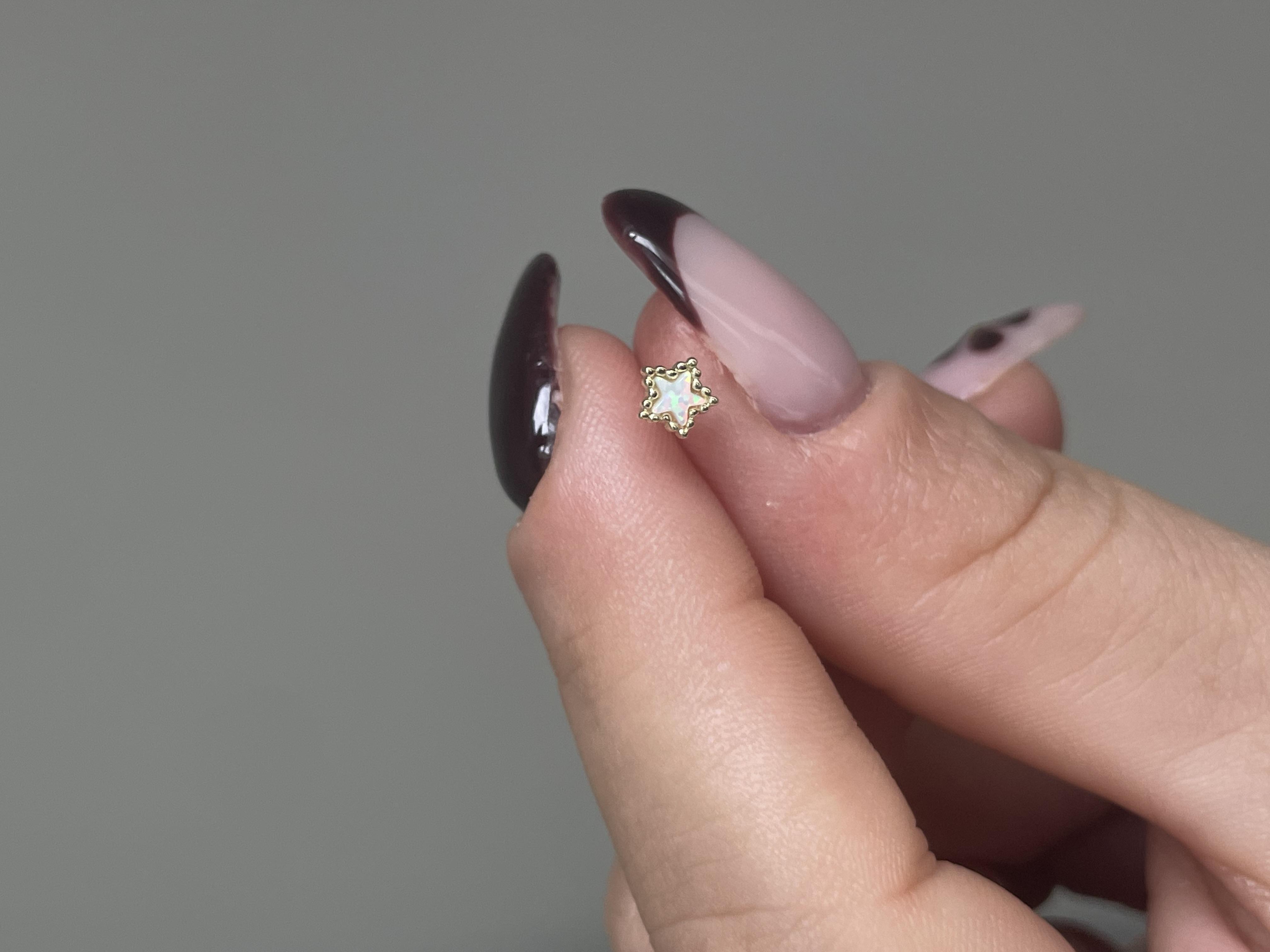 Ortası Opal Taşlı Yıldız Piercing