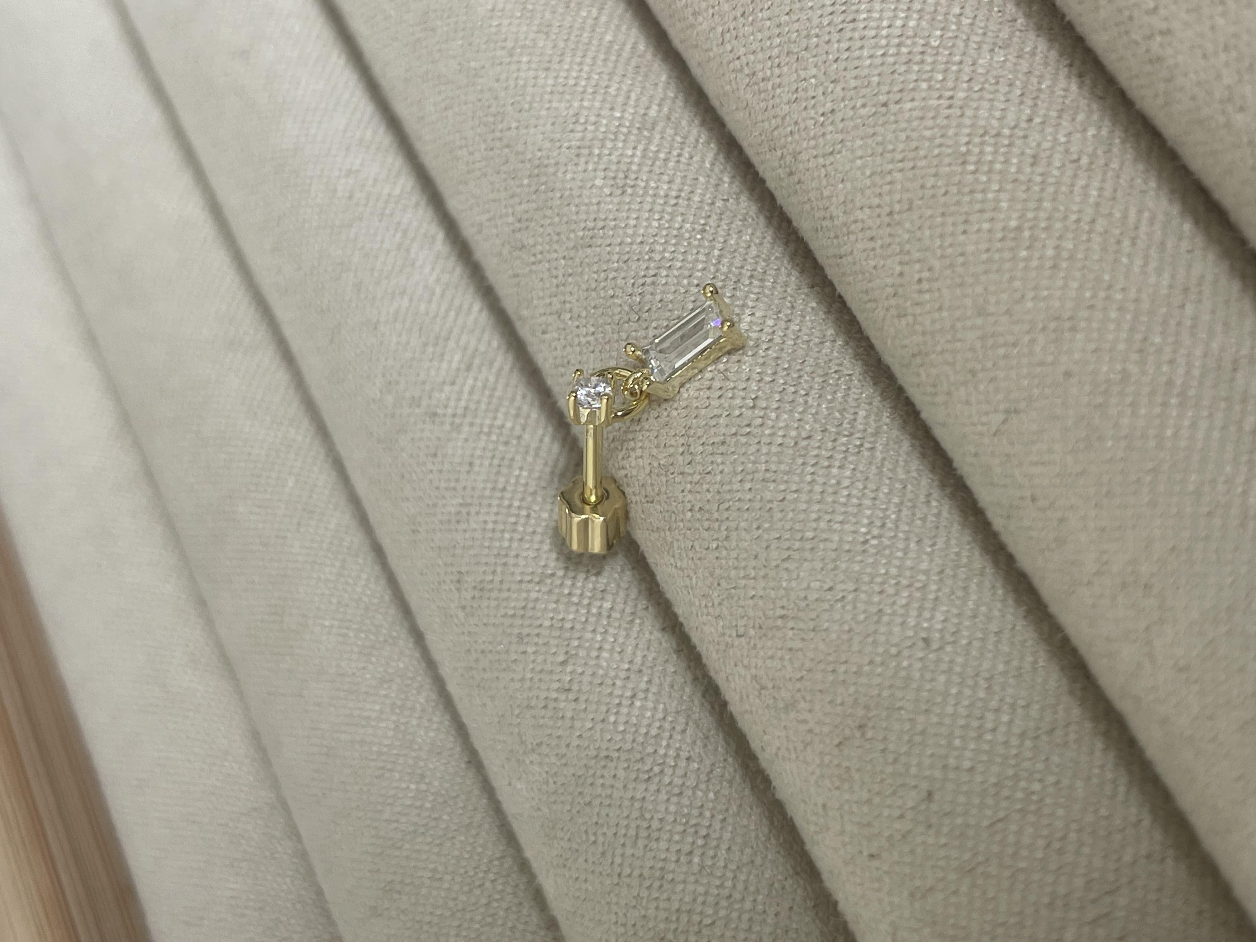 Sallantılı Dikdörtgen Taşlı Piercing