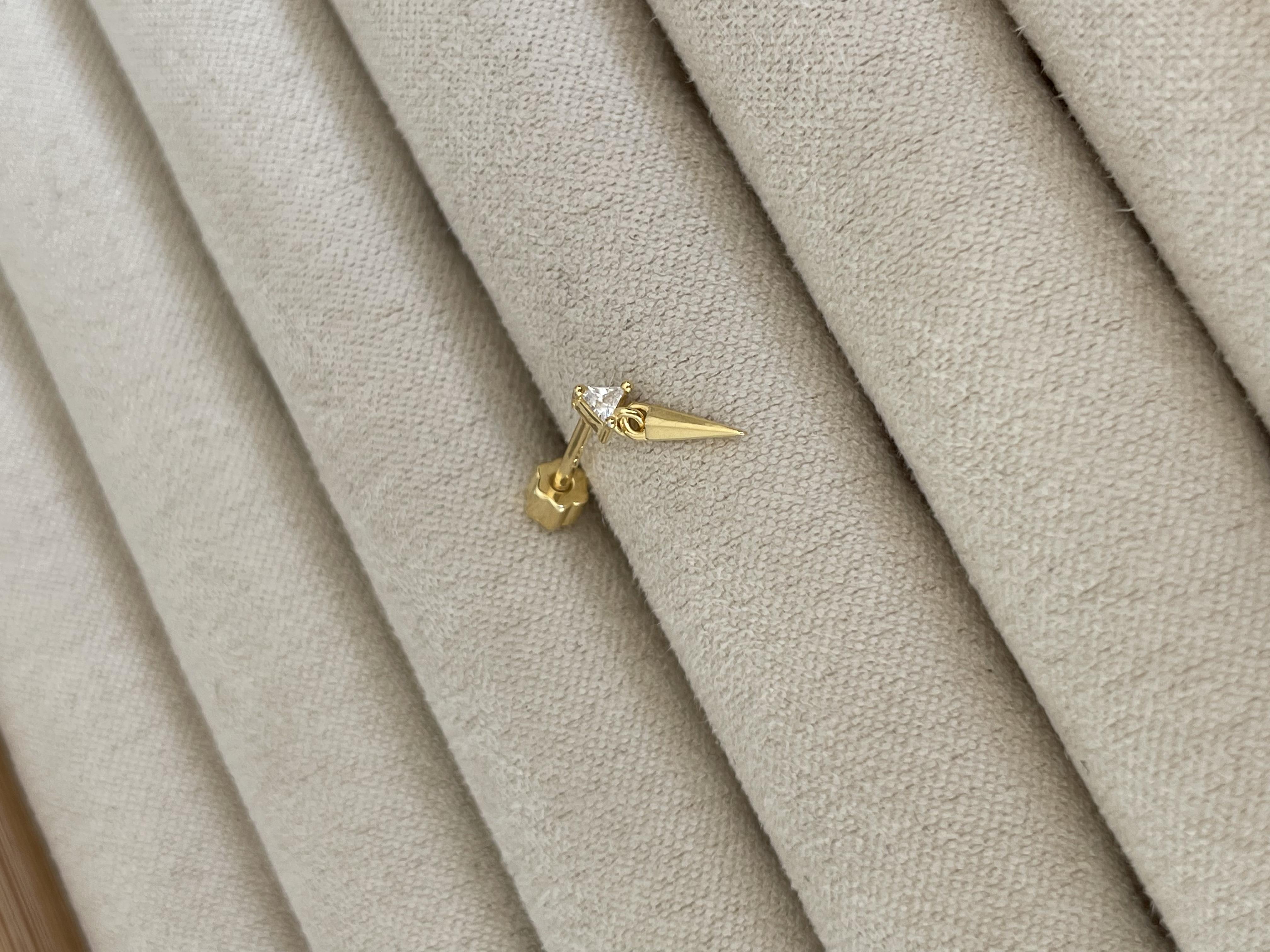 Sallantılı Üçgen Detaylı Piercing