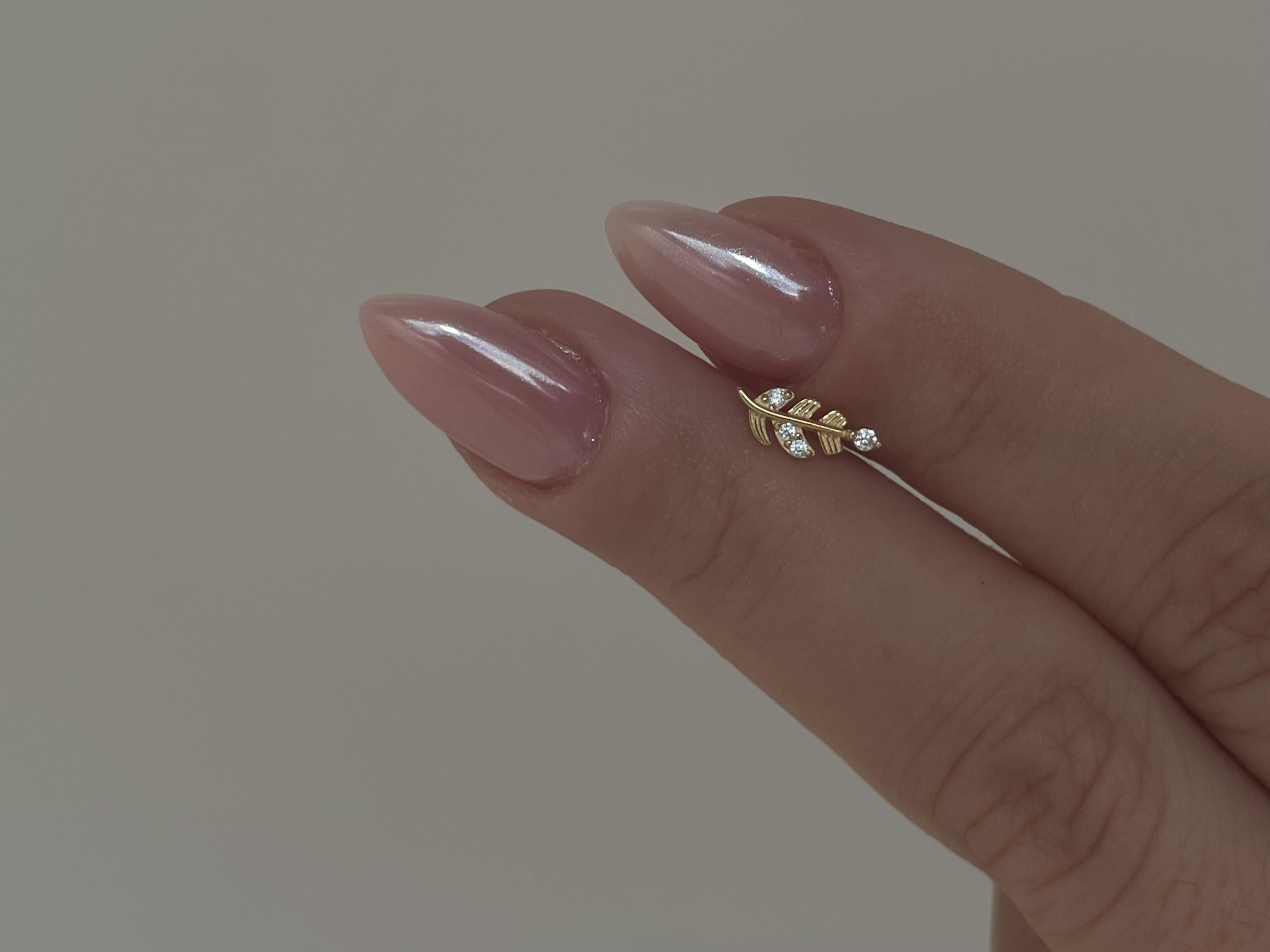 Taşlı Yaprak Piercing