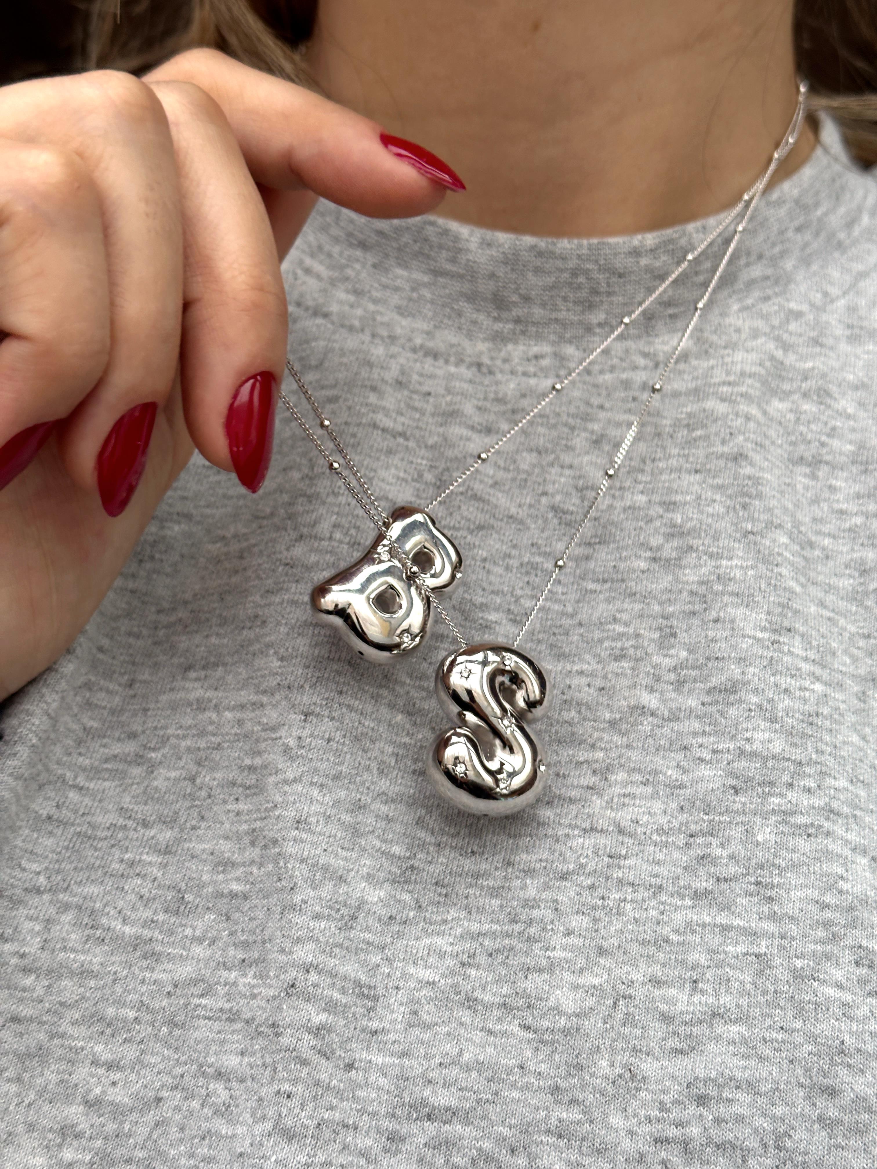 Yıldızlı Bombeli Büyük Harf Kolye