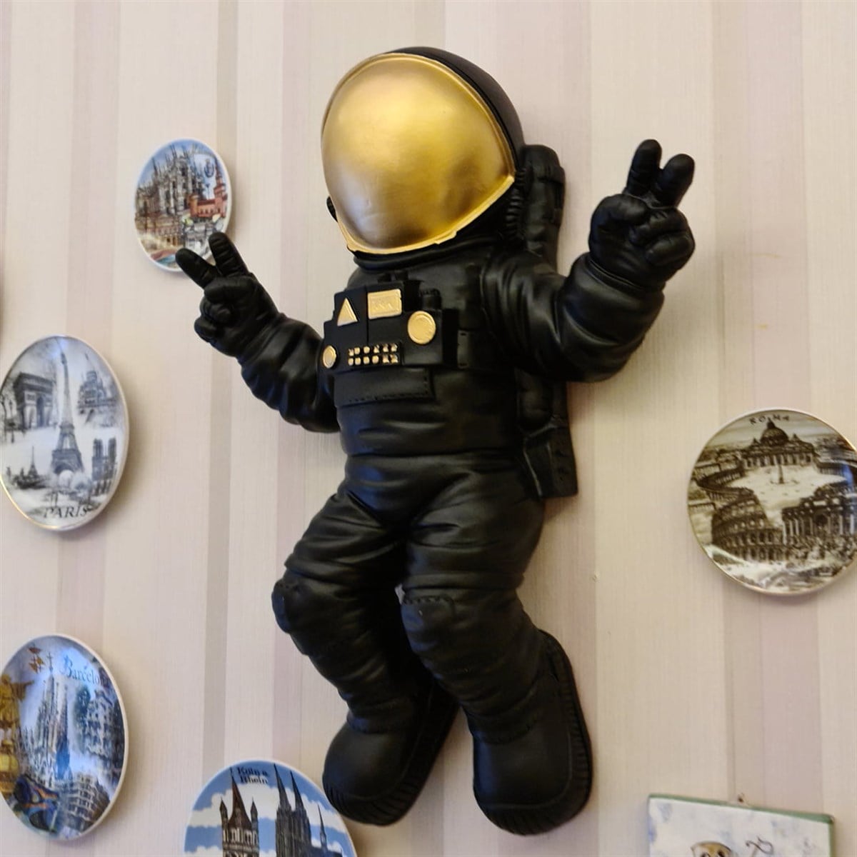 Astronot Biblo Heykel Siyah Gold