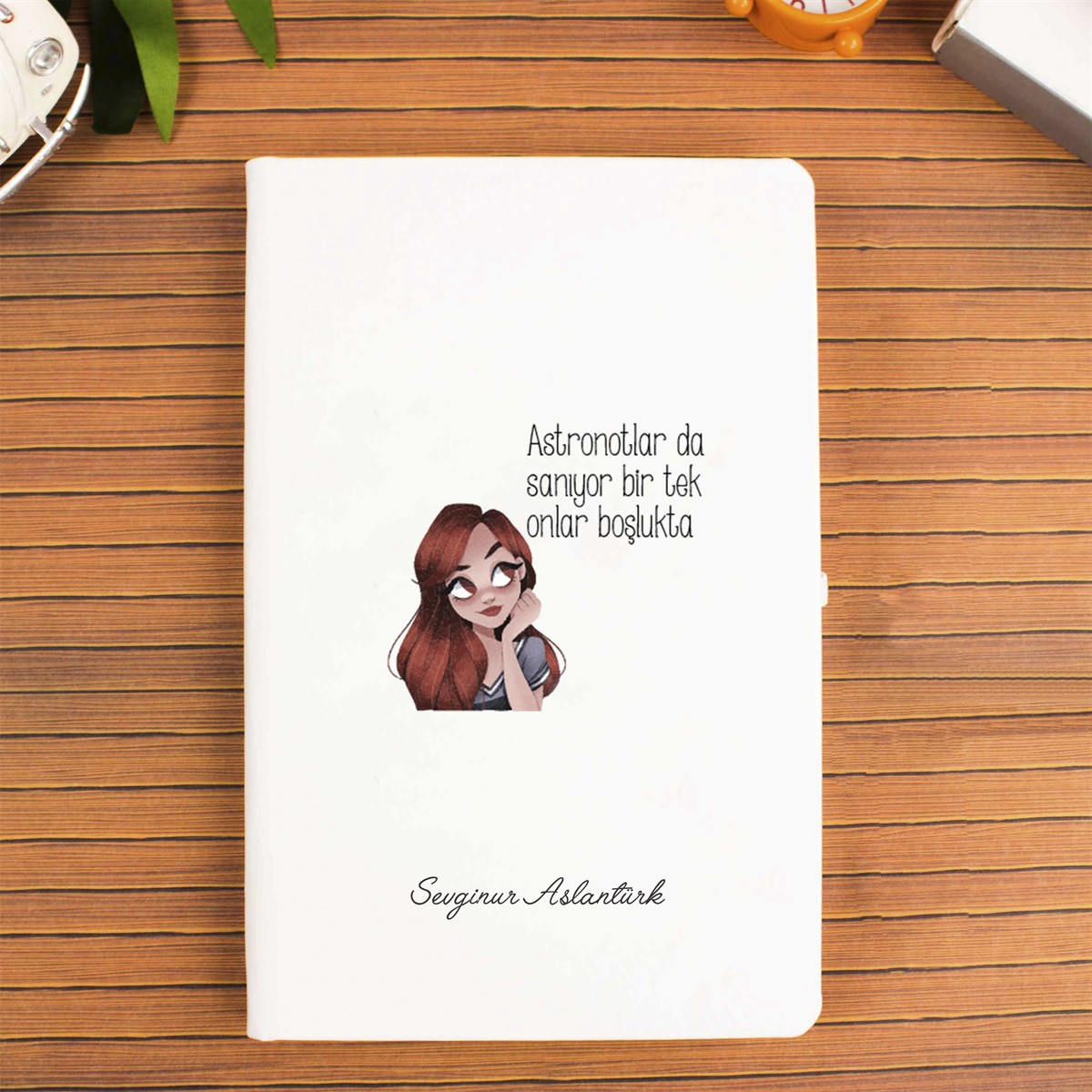 İsme Özel Defter - Astronotlar da Sanıyor Bir Tek Onlar Boşlukta
