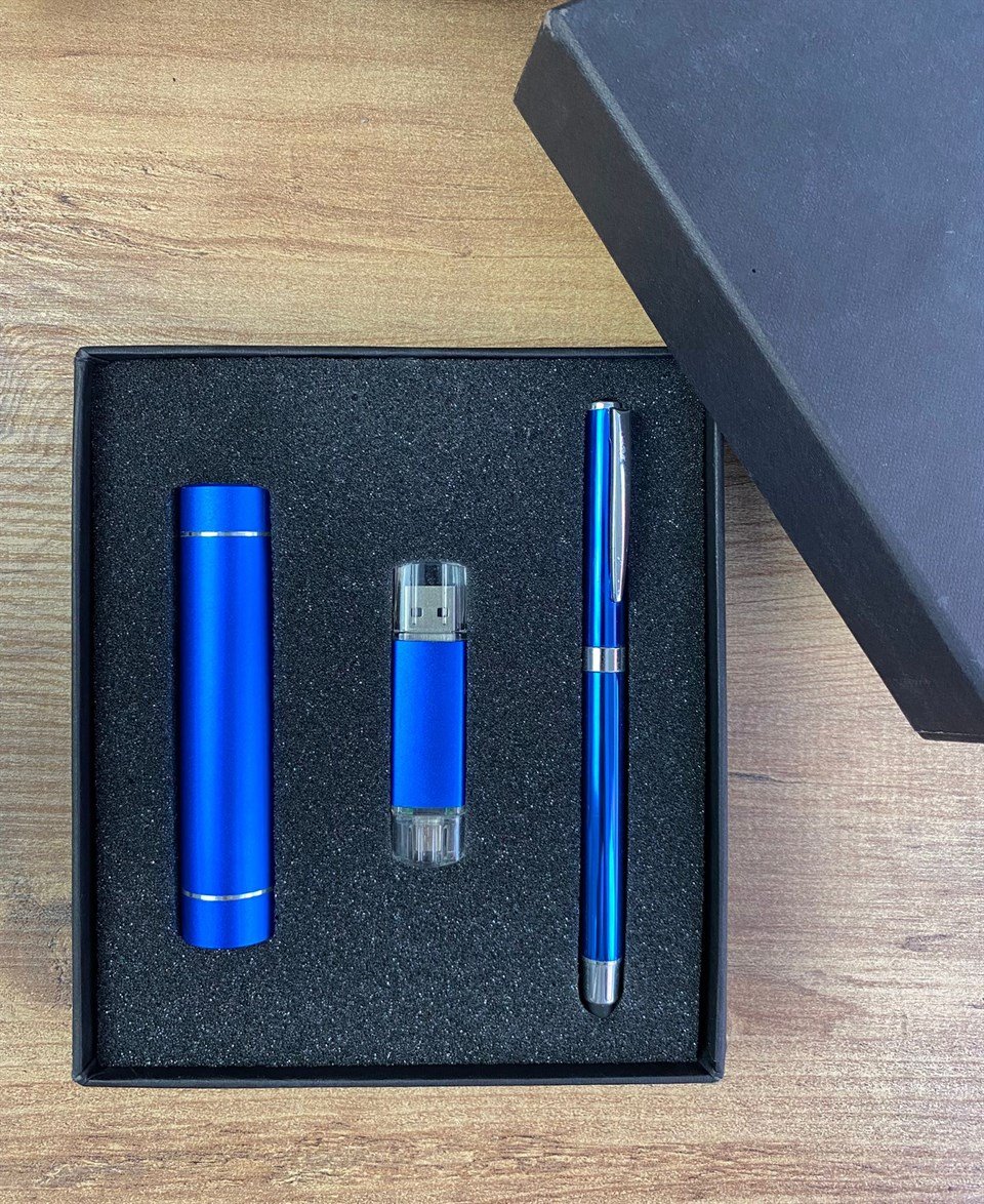 İsme Özel El Feneri USB Bellek ve Roller Kalem Seti Tasarım Kutulu