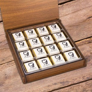 İsme Özel K. Atatürk Temalı Ahşap Tasarım Kutu 48'li Çikolata