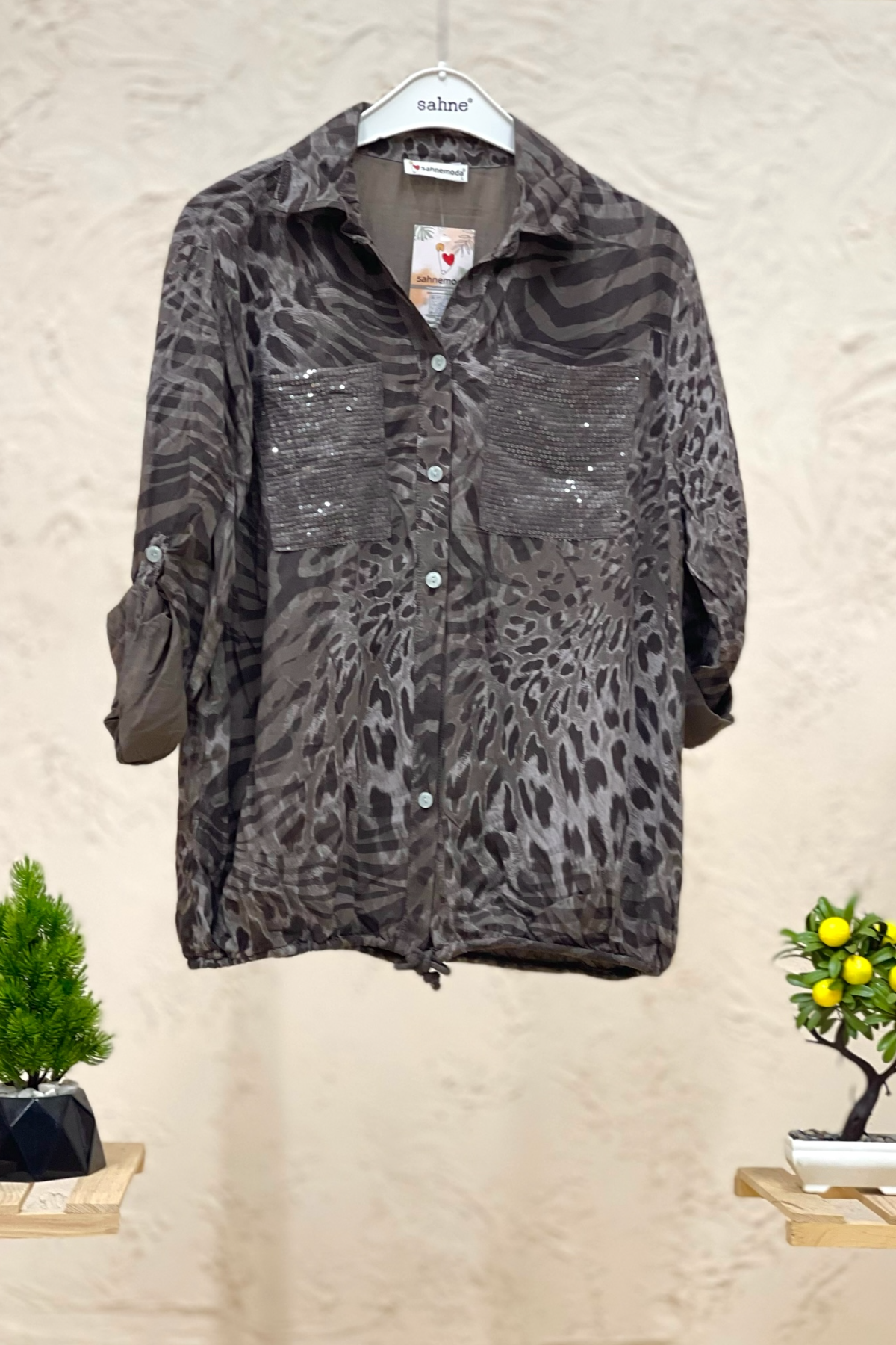 Batik Leopar Desen Pul Detaylı Vual Gömlek