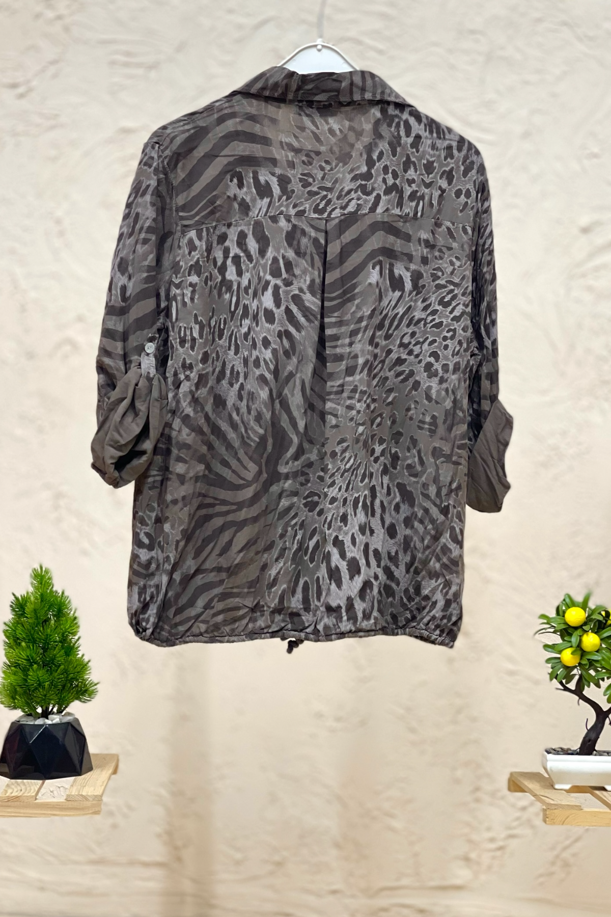 Batik Leopar Desen Pul Detaylı Vual Gömlek