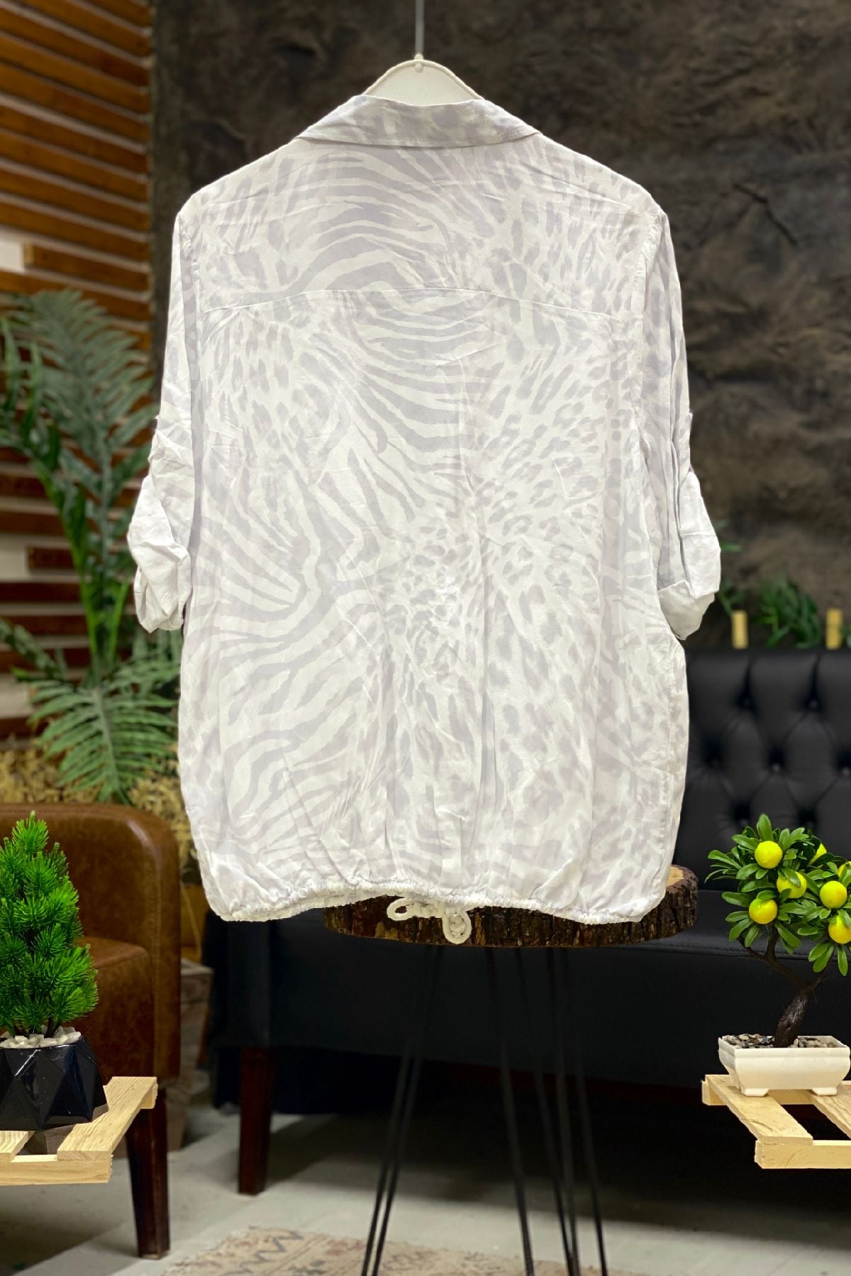 Batik Leopar Desen Pul Detaylı Vual Gömlek