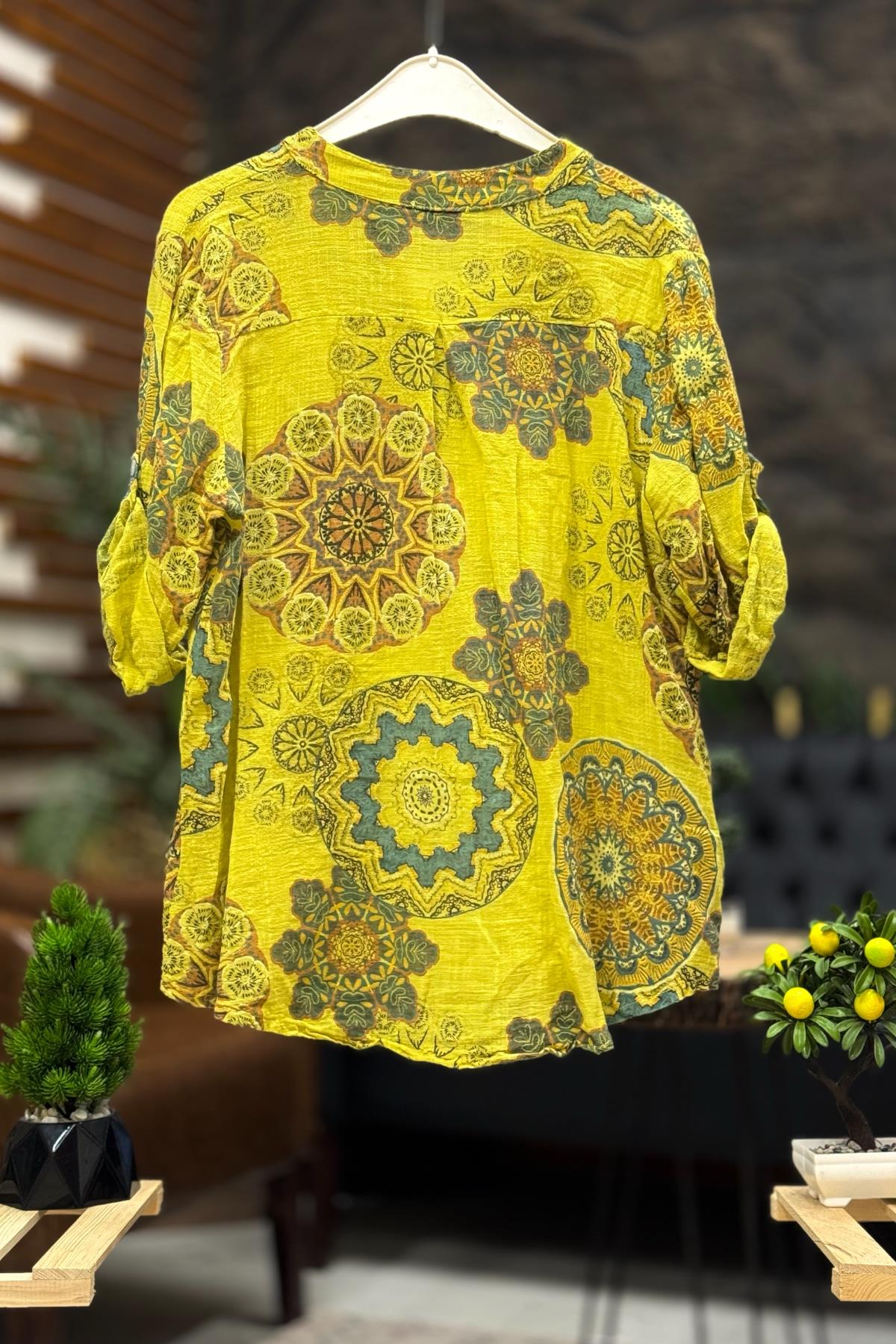 Mandala Ve Çiçek Desen Hakim Yaka Keten Gömlek