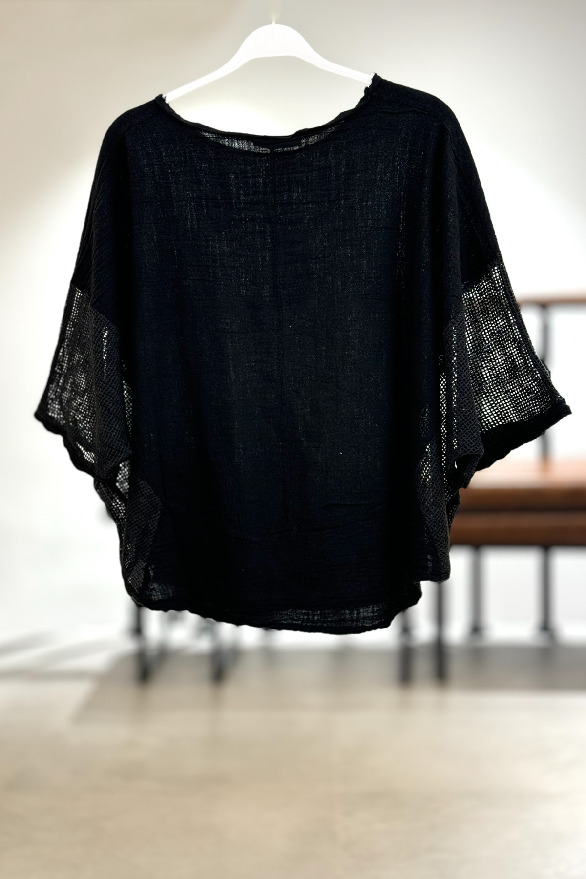 Yanları Oval Taşlı Oversize Keten Bluz