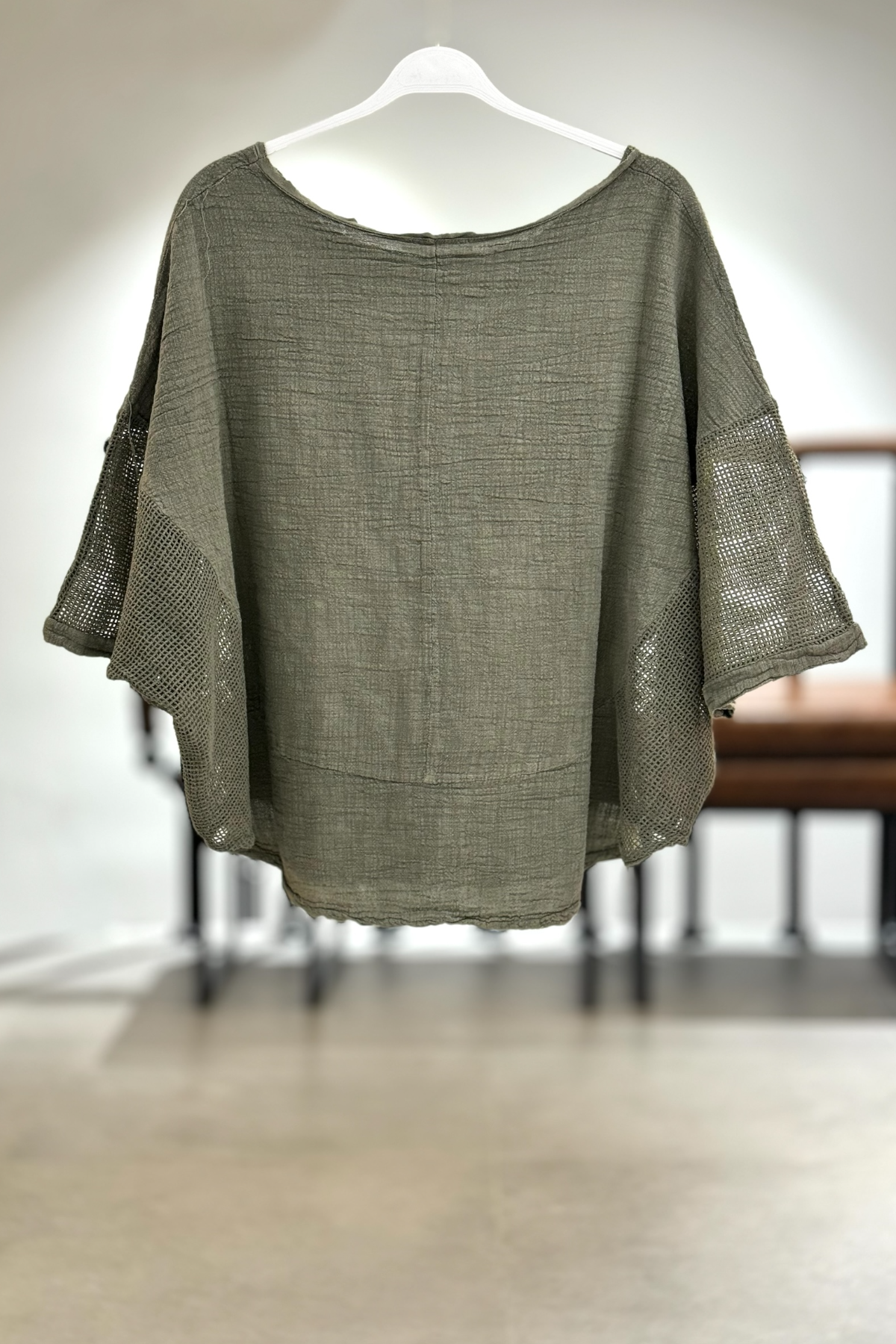 Yanları Oval Taşlı Oversize Keten Bluz