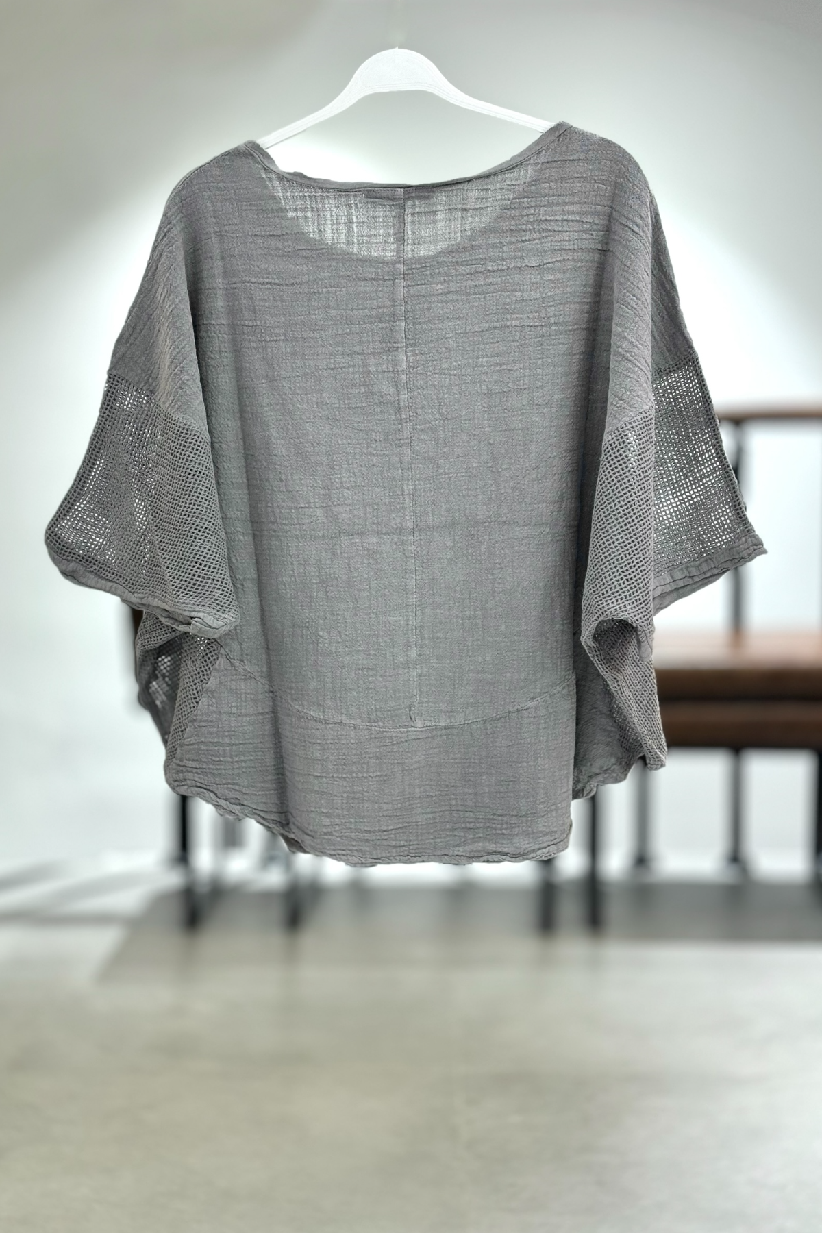 Yanları Oval Taşlı Oversize Keten Bluz