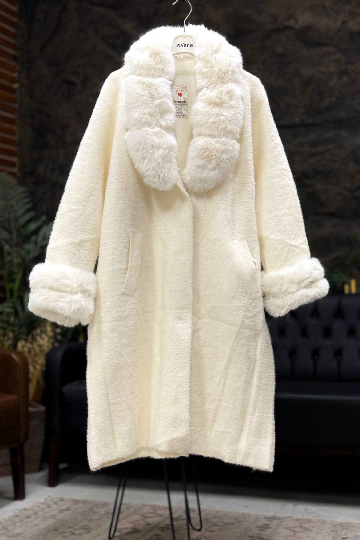 Angora Kolları Kürk Şal Yaka Kaban