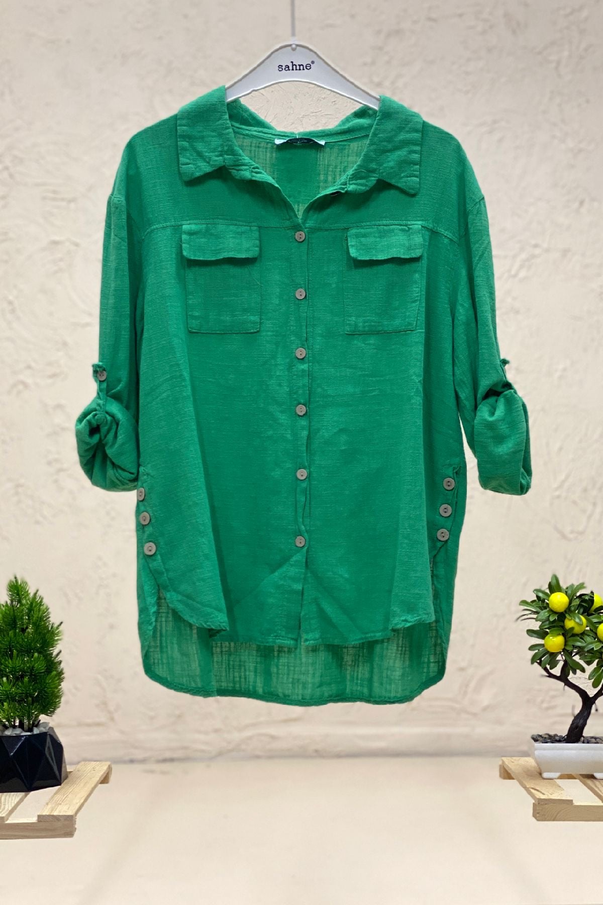 Linen Shirt with Double Pockets and Buttons on the Sides