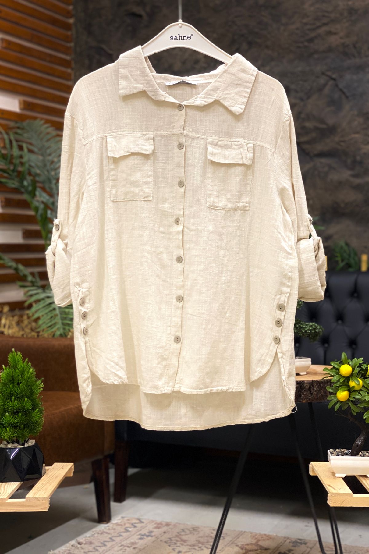 Linen Shirt with Double Pockets and Buttons on the Sides