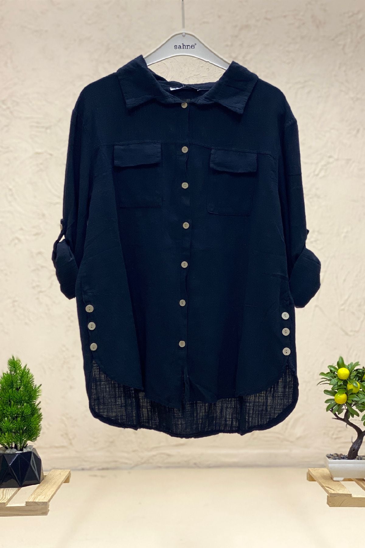 Linen Shirt with Double Pockets and Buttons on the Sides