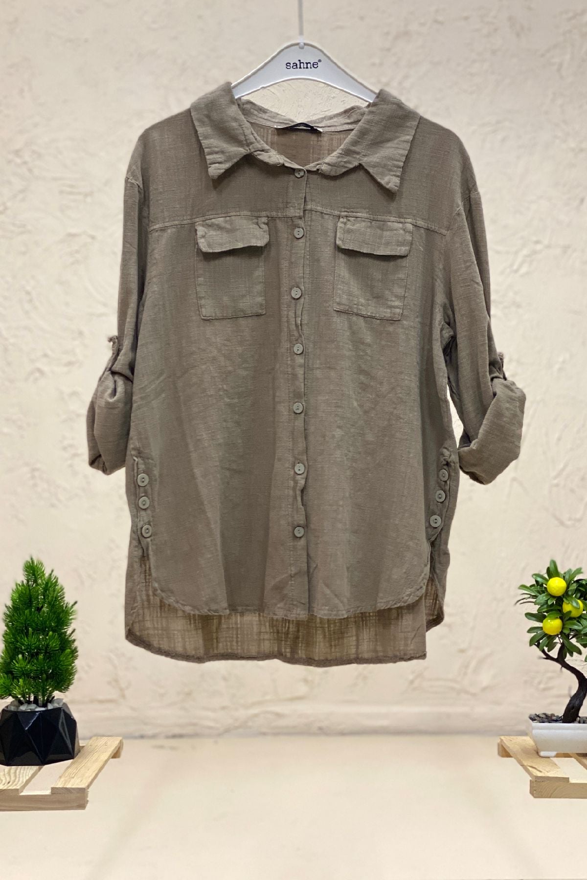 Linen Shirt with Double Pockets and Buttons on the Sides