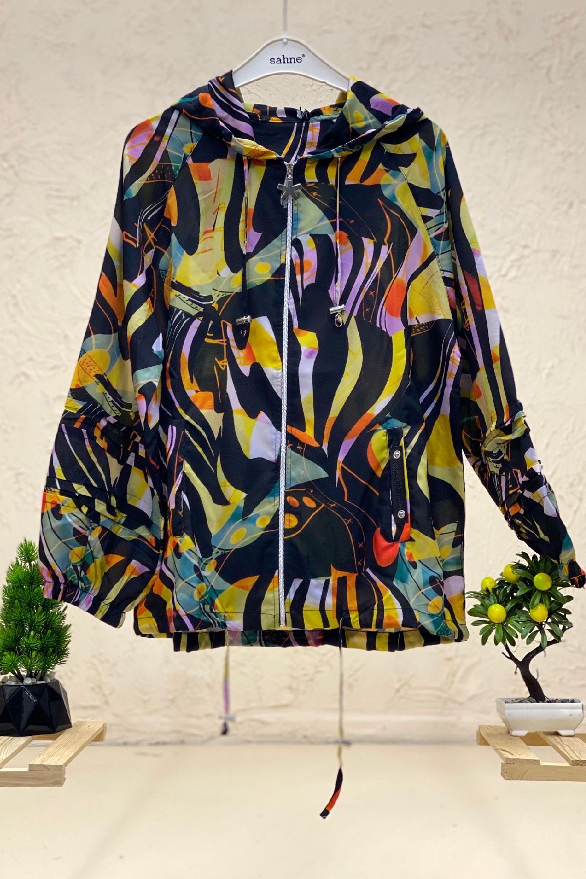 Desenli Kapşonlu Fermuarlı Trençkot