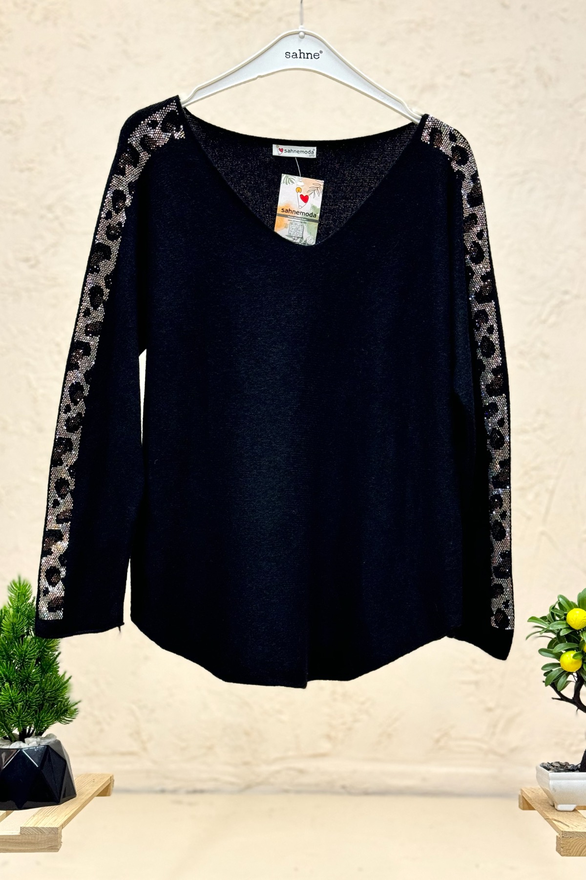Düz Desez Kolları Taşlı Angora Bluz