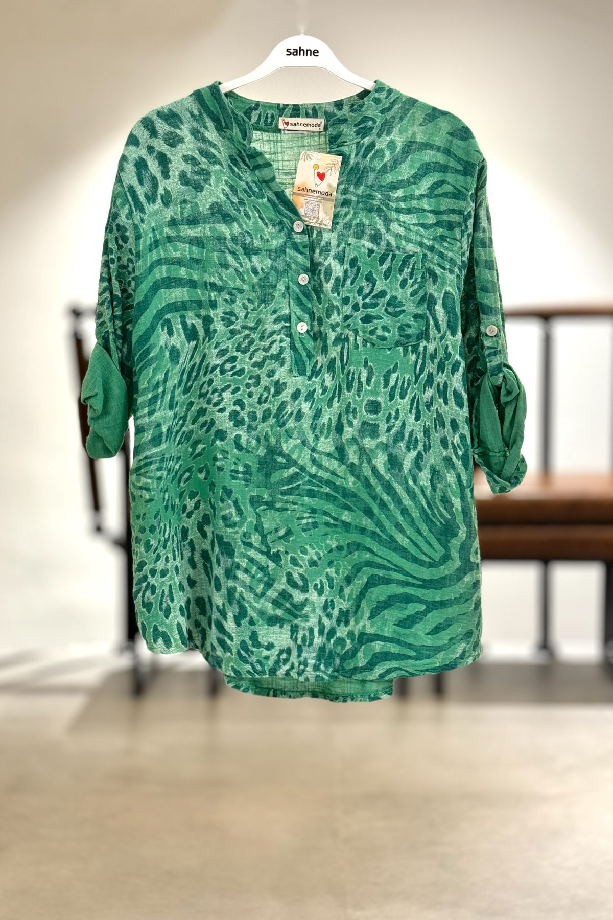 Leopar Desen 3 Düğme İthal Keten Gömlek