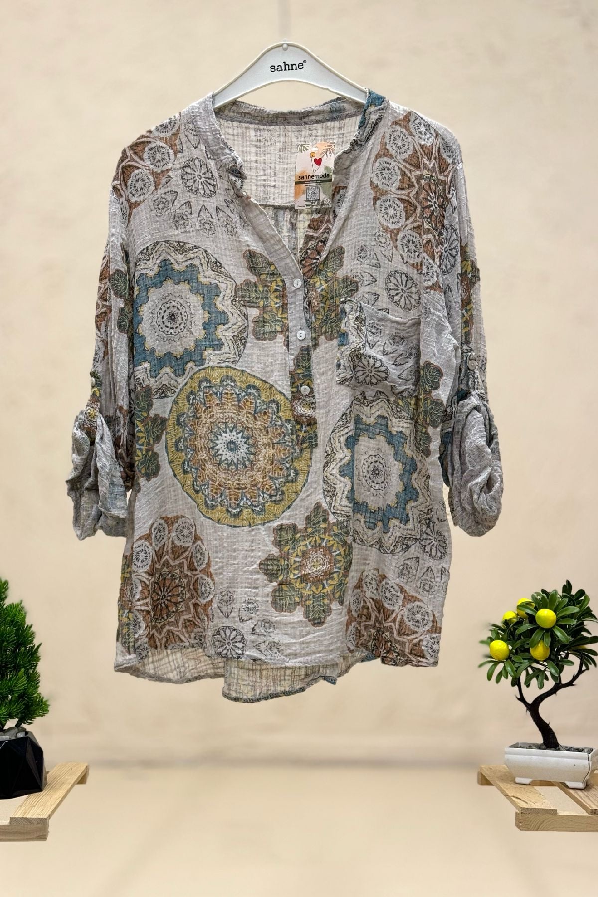 Mandala Ve Çiçek Desen Hakim Yaka Keten Gömlek