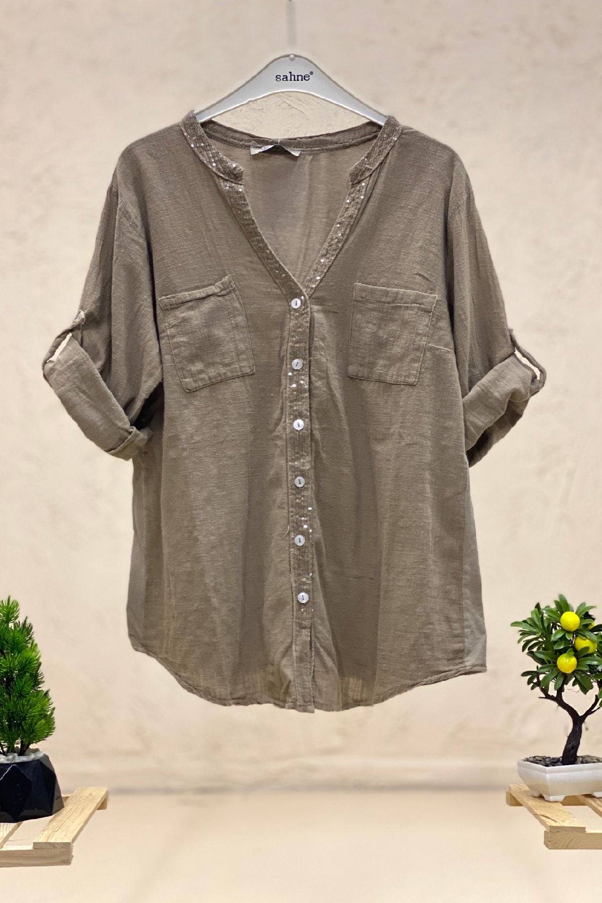 Linen judge collar shirt with sequins on collar and button place