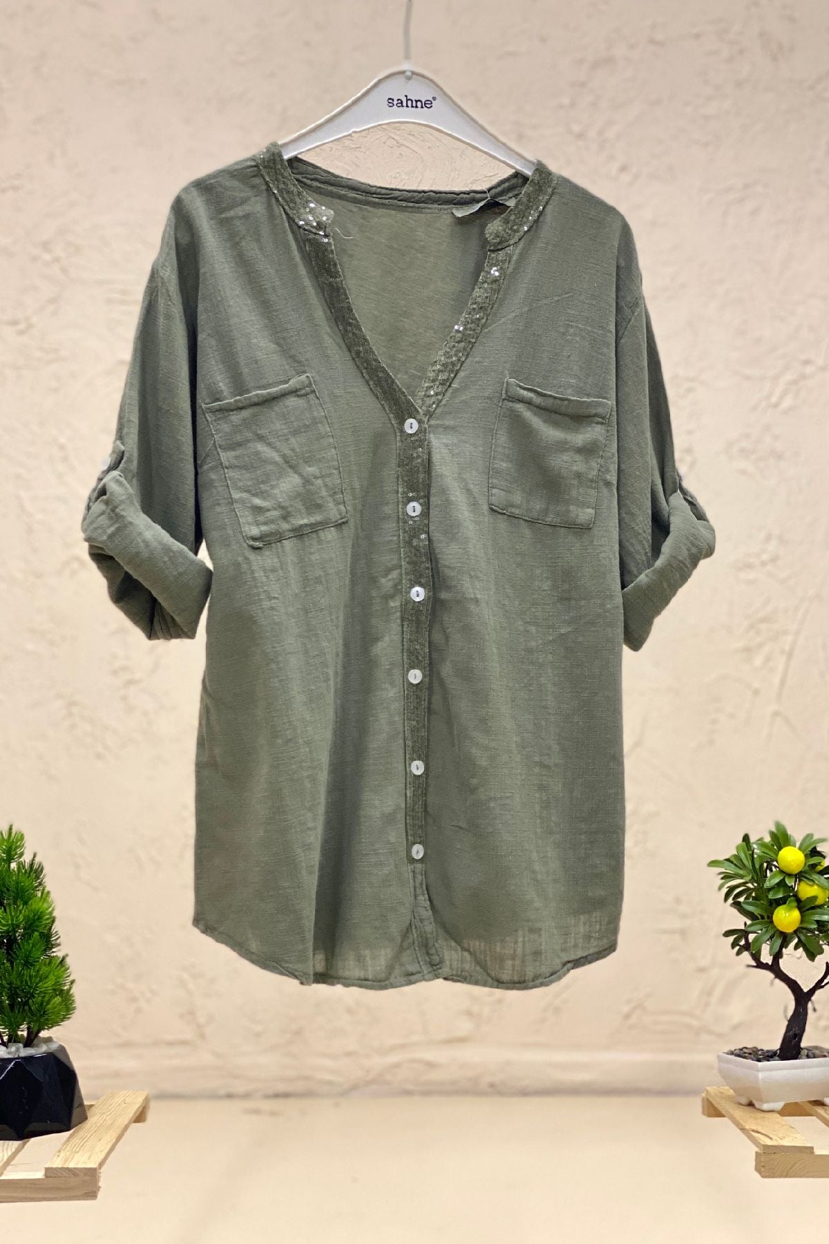 Linen judge collar shirt with sequins on collar and button place