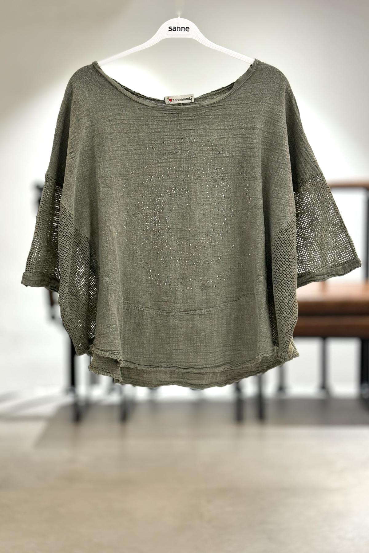 Yanları Oval Taşlı Oversize Keten Bluz