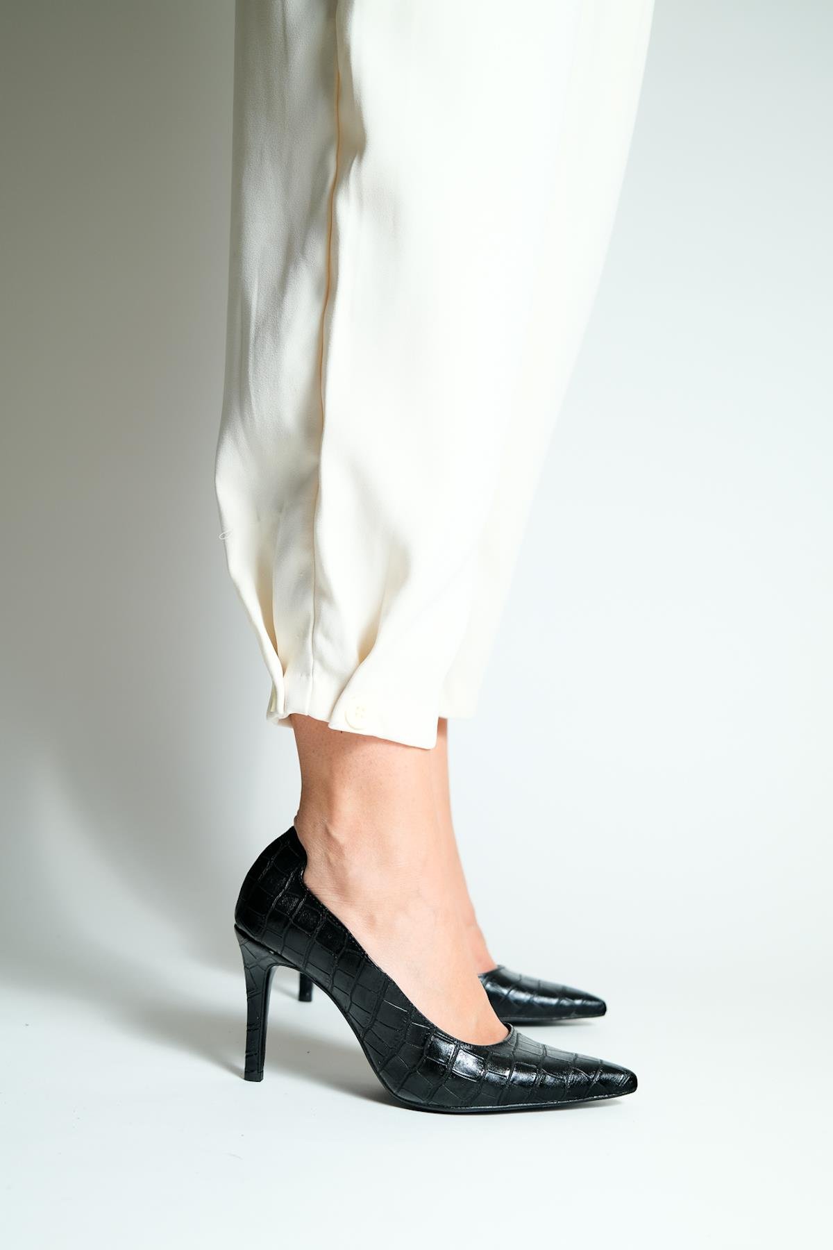 Elena Sivri Burun Rahat Topuklu Siyah Kadın Stiletto