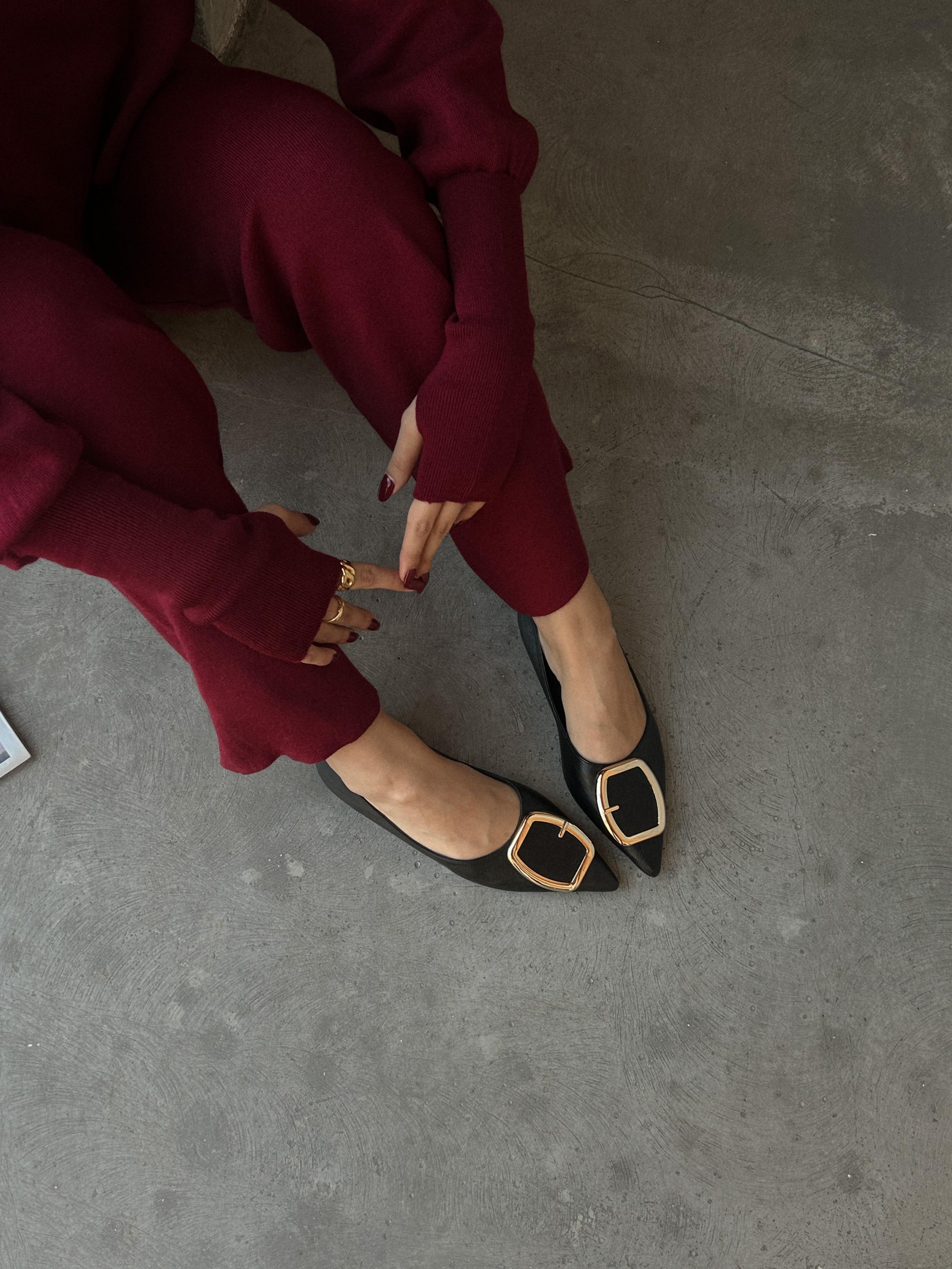 Vick Siyah Sivri Burun Tokalı Babet