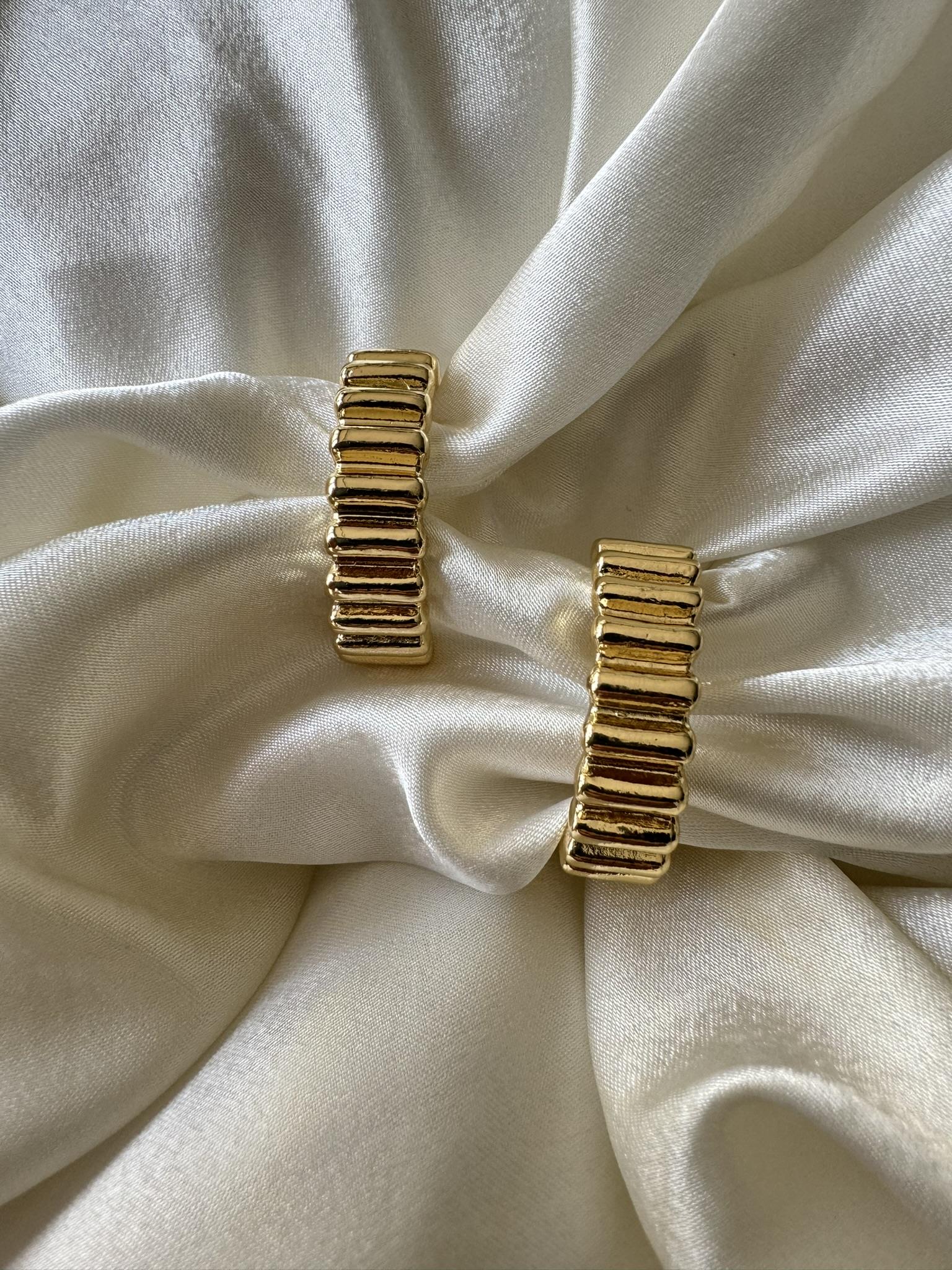 Kesik Desen Gold Küpe