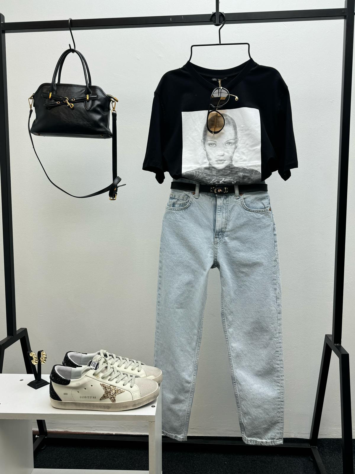 BASKILI SİYAH T-SHİRT