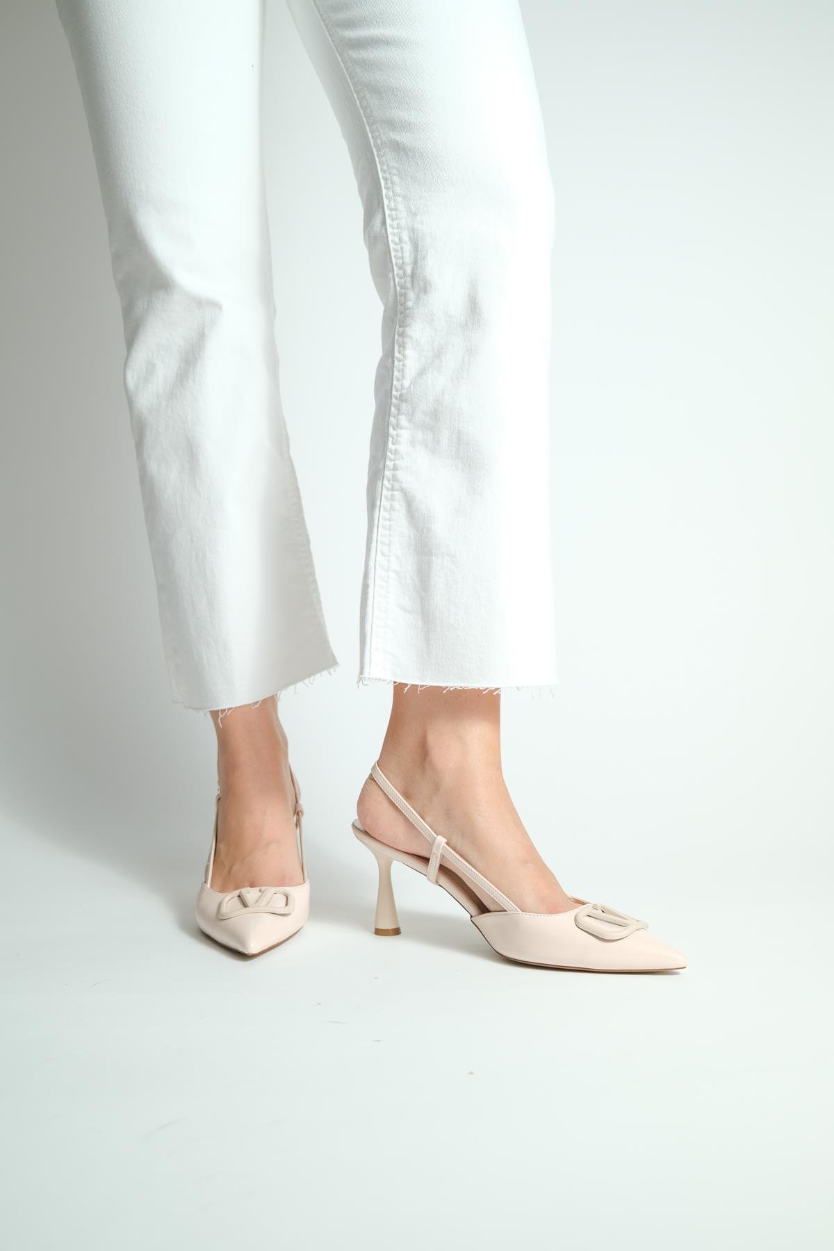 Vandetta Ekru V Tokalı Arkası Açık Topuklu Ayakkabı