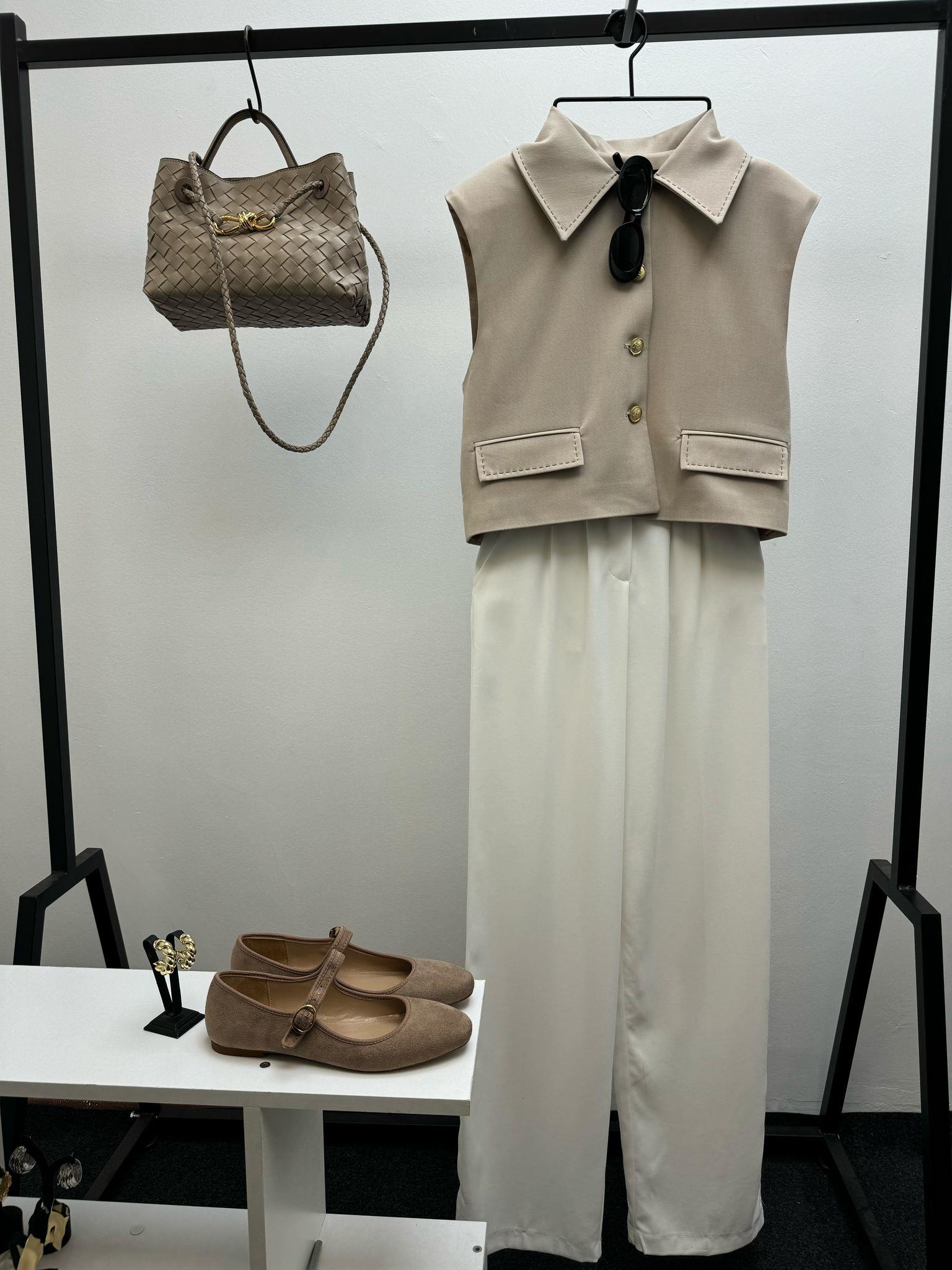 ARKA DİKİŞLİ BEYAZ BOL JEAN