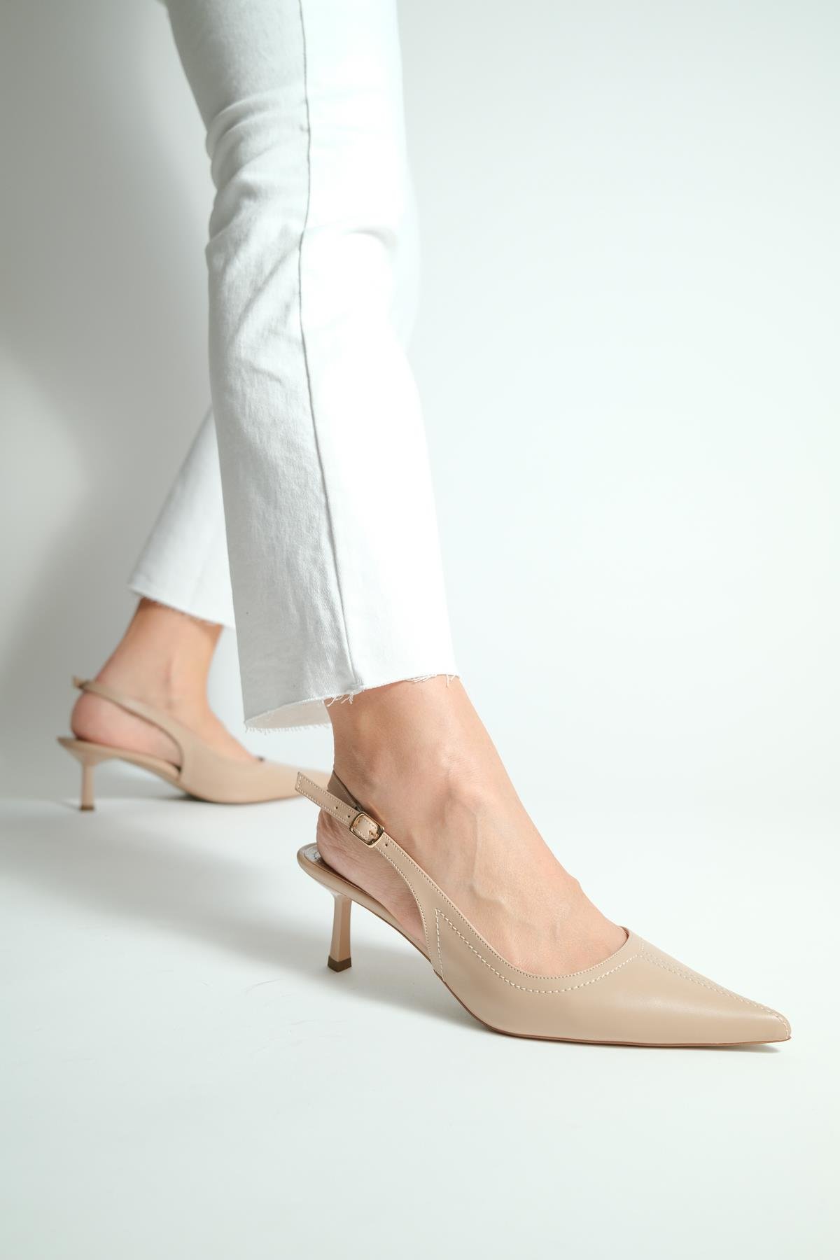 Harvey Bej Dikiş Detaylı Arkası Açık Topuklu Ayakkabı