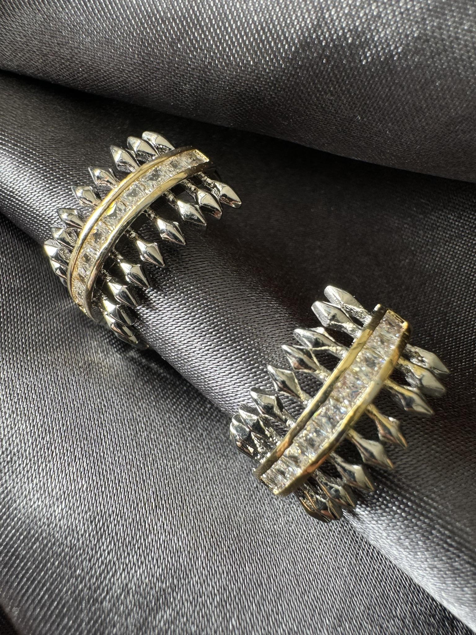 Orta Taşlı Vip Gümüş Küpe