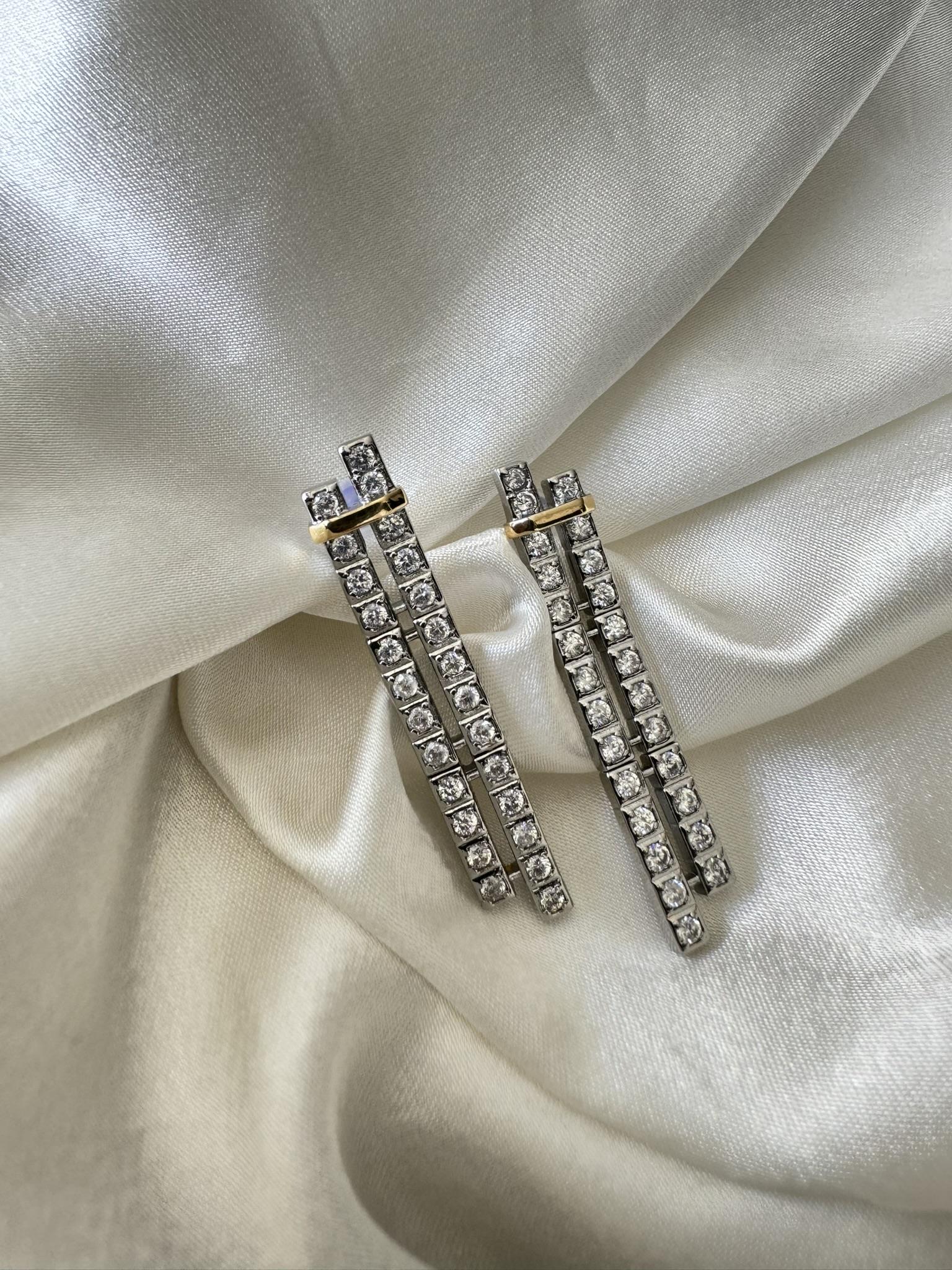 Tiff Model Gümüş Taşlı Küpe