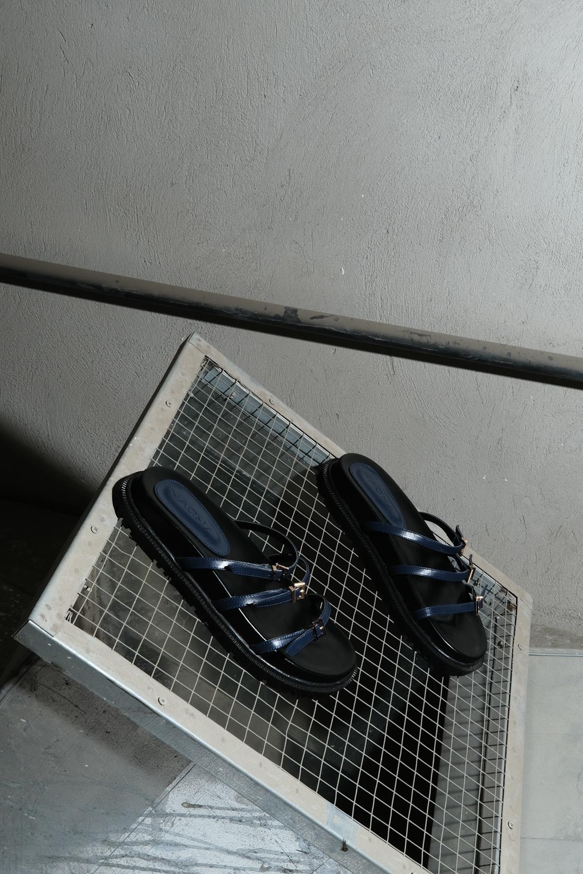 Jeus Lacivert Üç Bantlı Tokalı Düz Taban Terlik