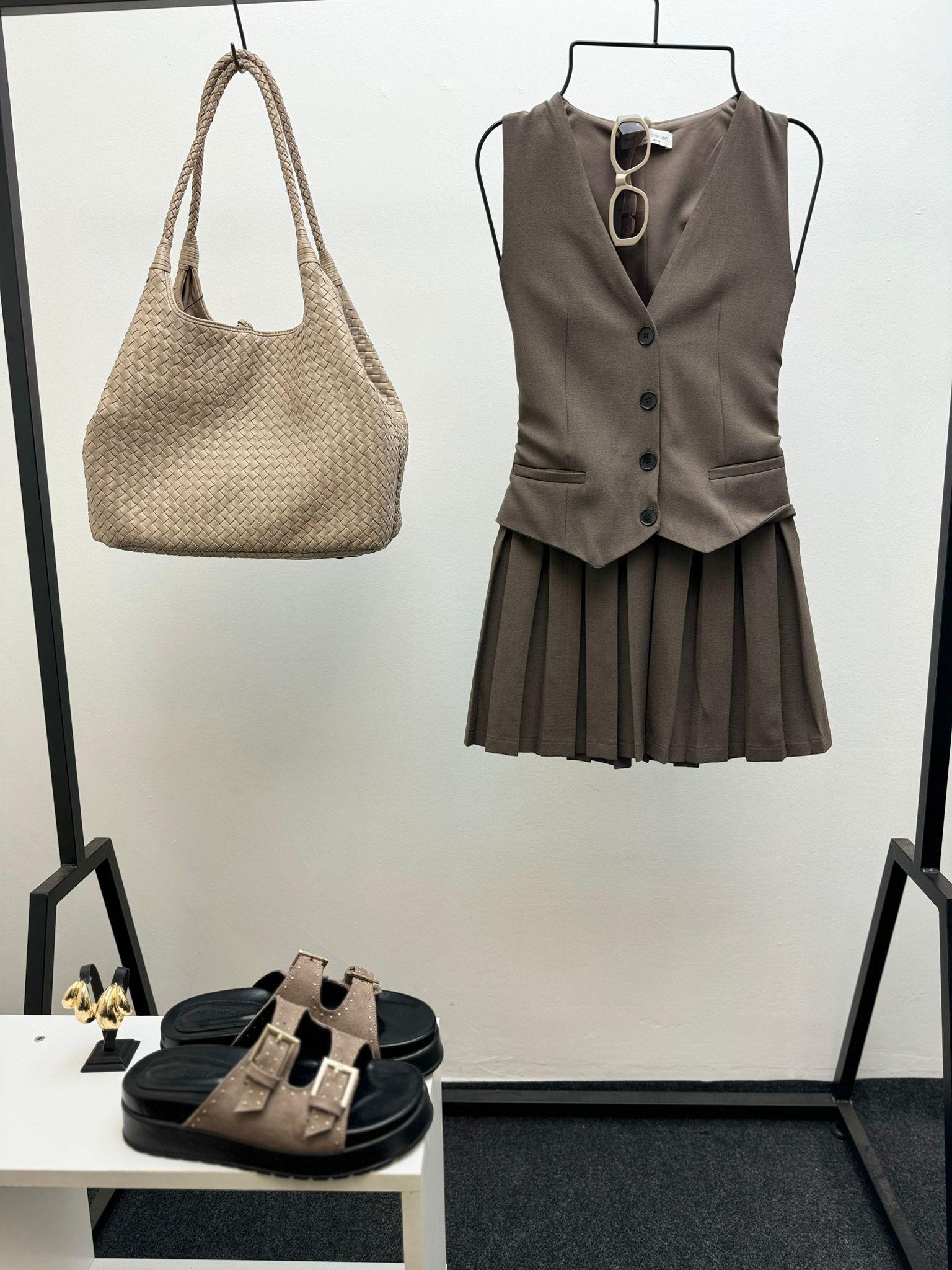 PİLELİ VİZON ETEKLİ ELBİSE